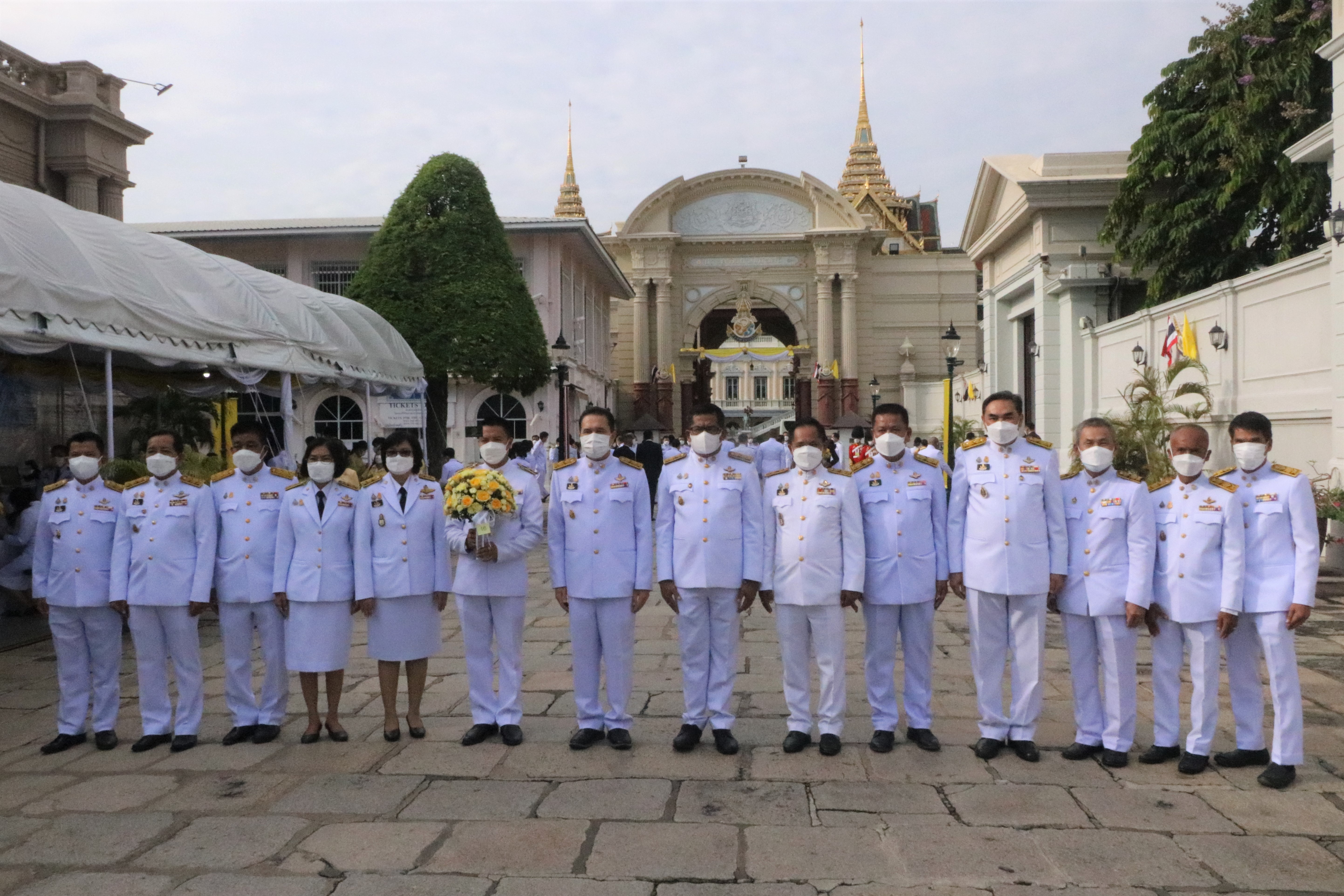 รองเลขาธิการ ส.ป.ก. ร่วมลงนามถวายพระพร พระบาทสมเด็จพระเจ้าอยู่หัว (ข่าวแชร์)