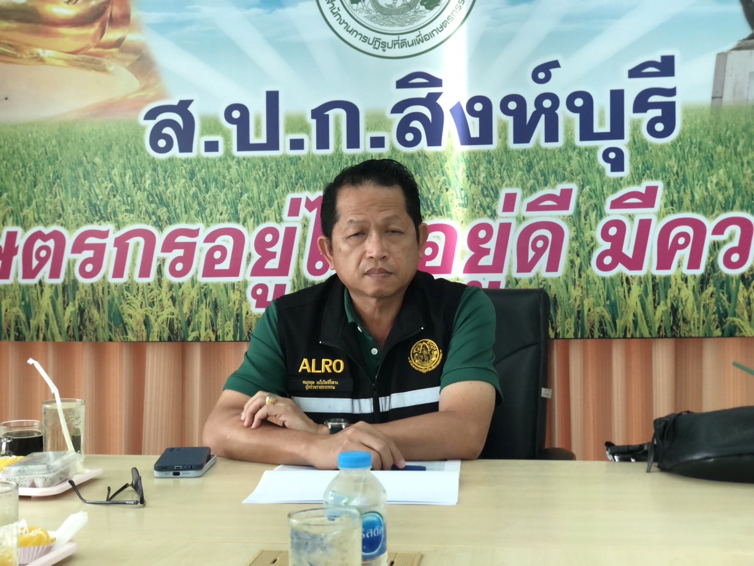 ผู้ตรวจราชการ ส.ป.ก. ประชุมติดตามความก้าวหน้าผลการดำเนินงานตามแผนการตรวจราชการของ ส.ป.ก. ประจำปีงบประมาณ พ.ศ. 2567 รอบที่ 2 เขตตรวจราชการที่ 1 จังหวัดสิงห์บุรี  ลงพื้นที่ดูแปลงที่จะสร้างอาคารสำนักงาน และลงพื้นที่ตรวจสอบแปลงที่มีปัญหาในเขตปฏิรูปที่ดินจังหวัดสิงห์บุรี (ข่าวแชร์)