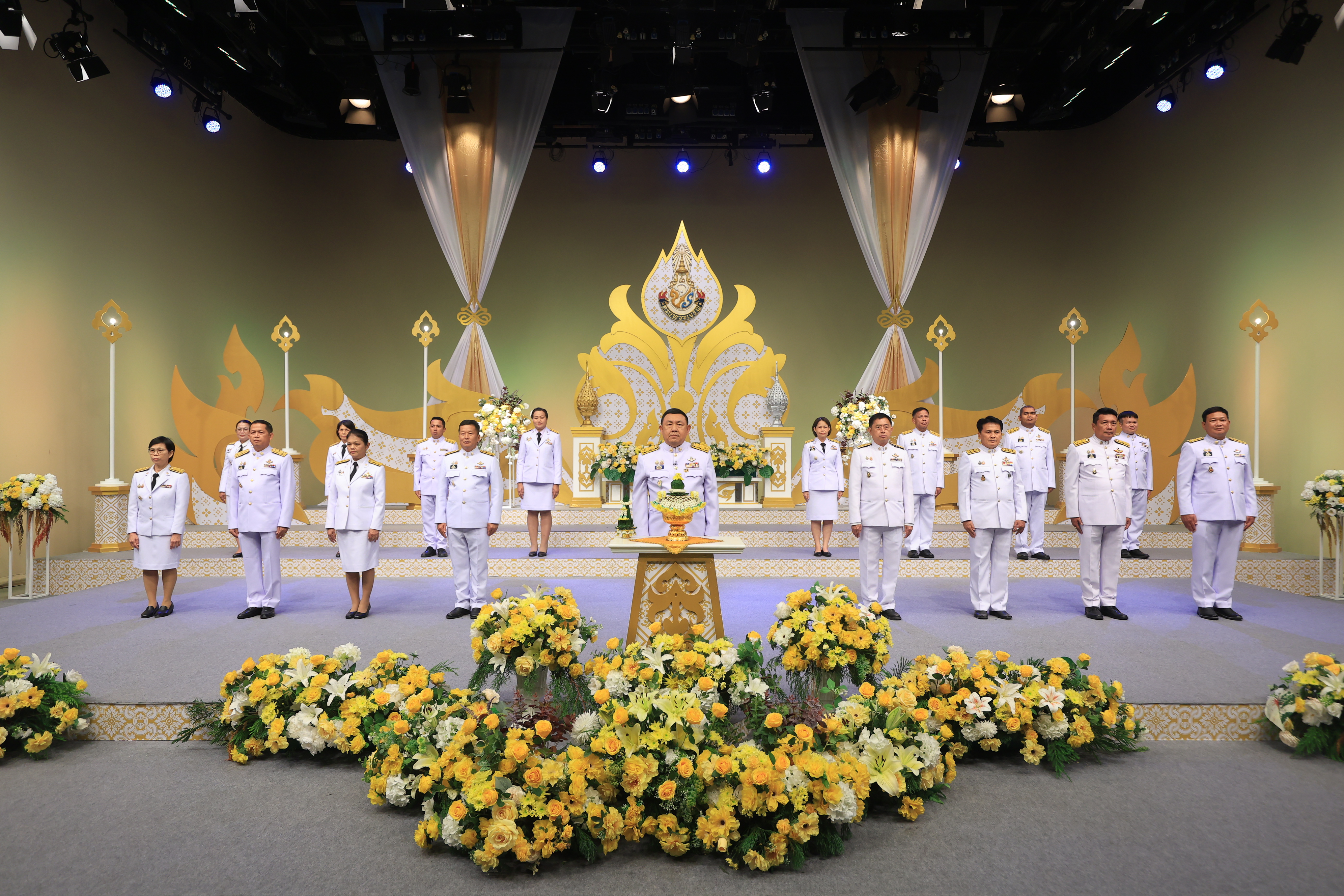 คณะผู้บริหาร ส.ป.ก. บันทึกเทปถวายพระพรชัยมงคล เนื่องในโอกาสมหามงคลเฉลิมพระชนมพรรษา 73 พรรษา พระบาทสมเด็จพระปรเมนทรรามาธิบดีศรีสินทร มหาวชิราลงกรณ พระวชิรเกล้าเจ้าอยู่หัว (ข่าวแชร์)