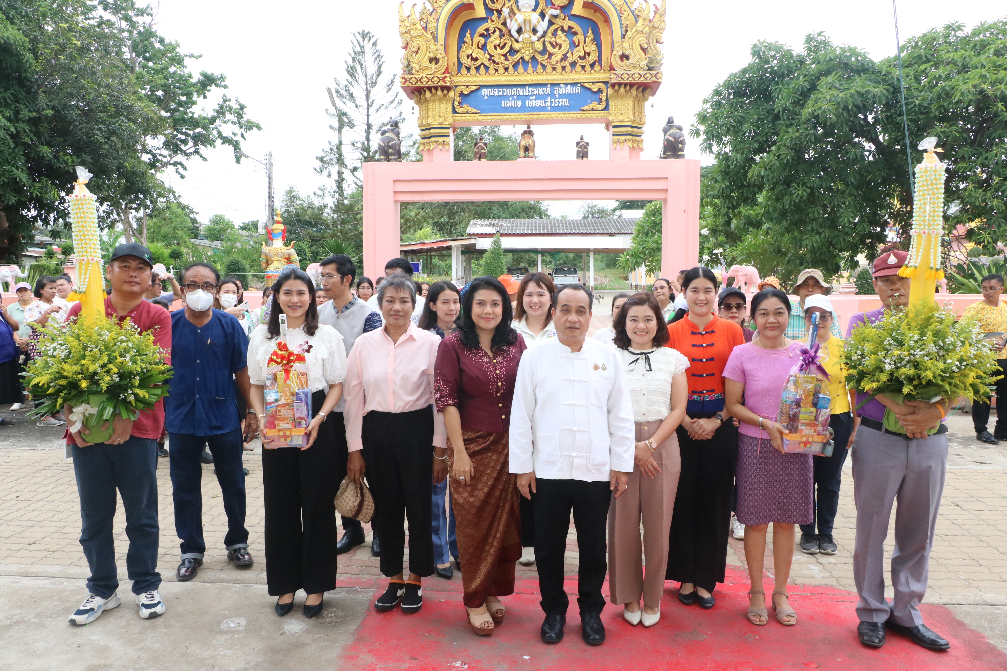 ส.ป.ก. ร่วมใจถวายเทียนพรรษา ณ วัดช้างใหญ่ อ.บางไทร จ.พระนครศรีอยุธยา