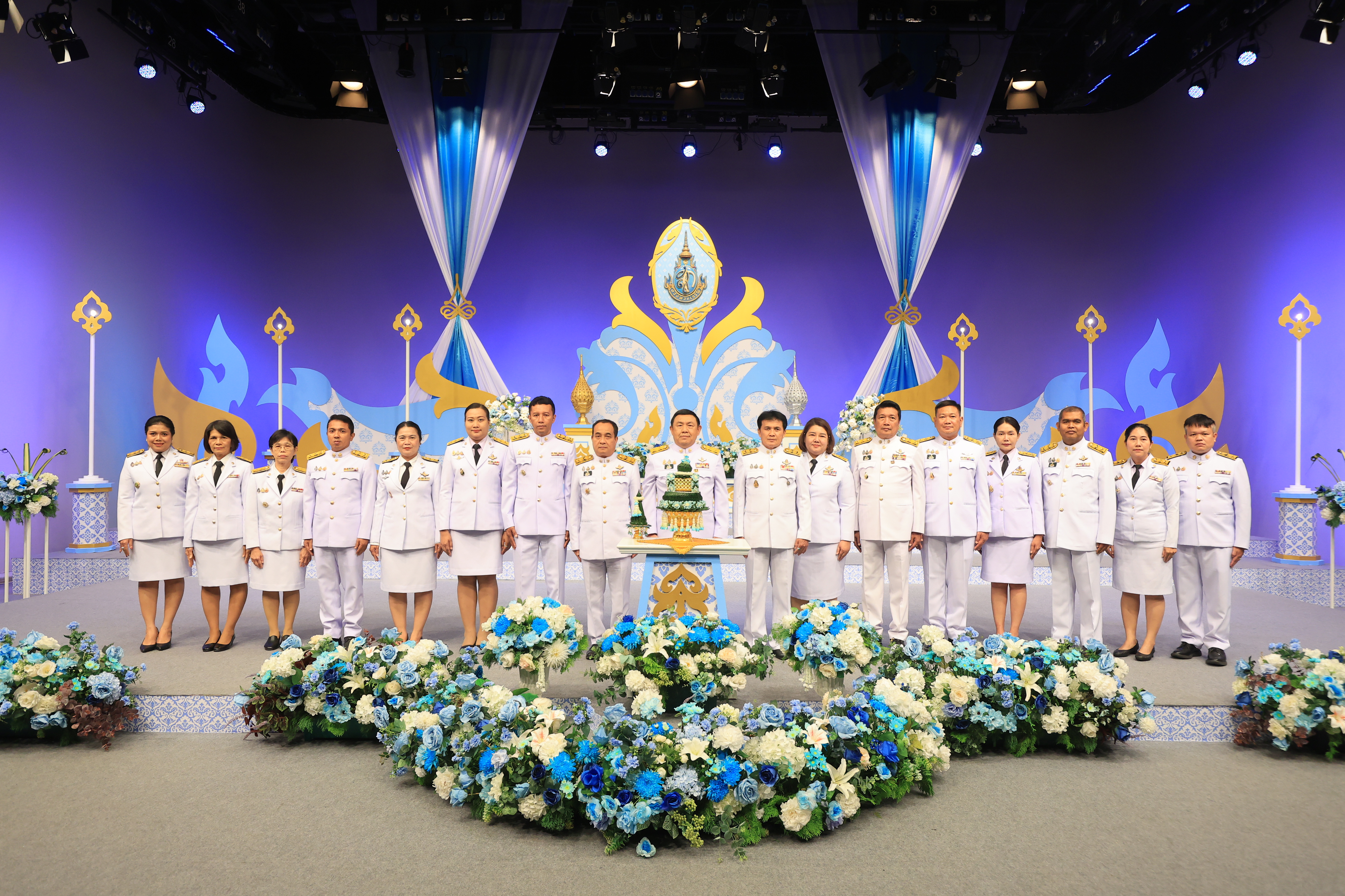 คณะผู้บริหาร ส.ป.ก. บันทึกเทปถวายพระพรชัยมงคล สมเด็จพระนางเจ้าสิริกิติ์ พระบรมราชินีนาถ พระบรมราชชนนีพันปีหลวง เนื่องในโอกาสวันเฉลิมพระชนมพรรษา 93 พรรษา