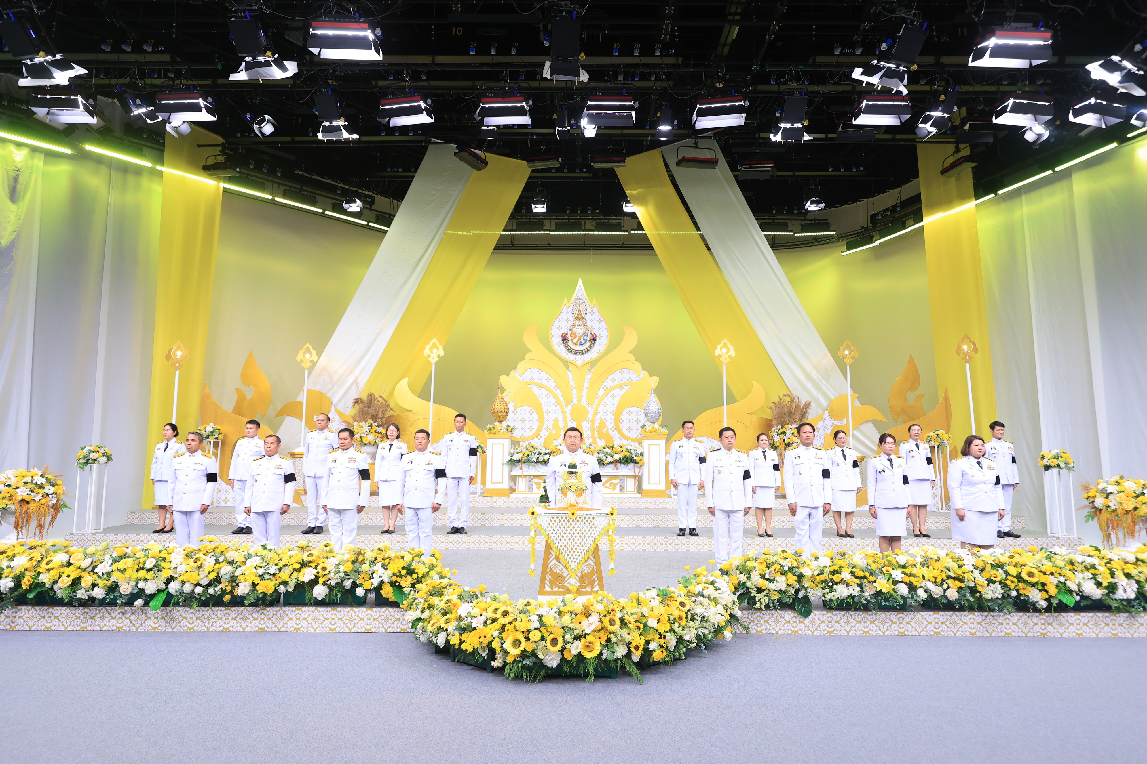 คณะผู้บริหาร ส.ป.ก. บันทึกเทปถวายพระพรชัยมงคล เนื่องในโอกาสมหามงคลเฉลิมพระชนมพรรษา 74 พรรษา พระบาทสมเด็จพระปรเมนทรรามาธิบดีศรีสินทร มหาวชิราลงกรณ พระวชิรเกล้าเจ้าอยู่หัว (ข่าวแชร์)
