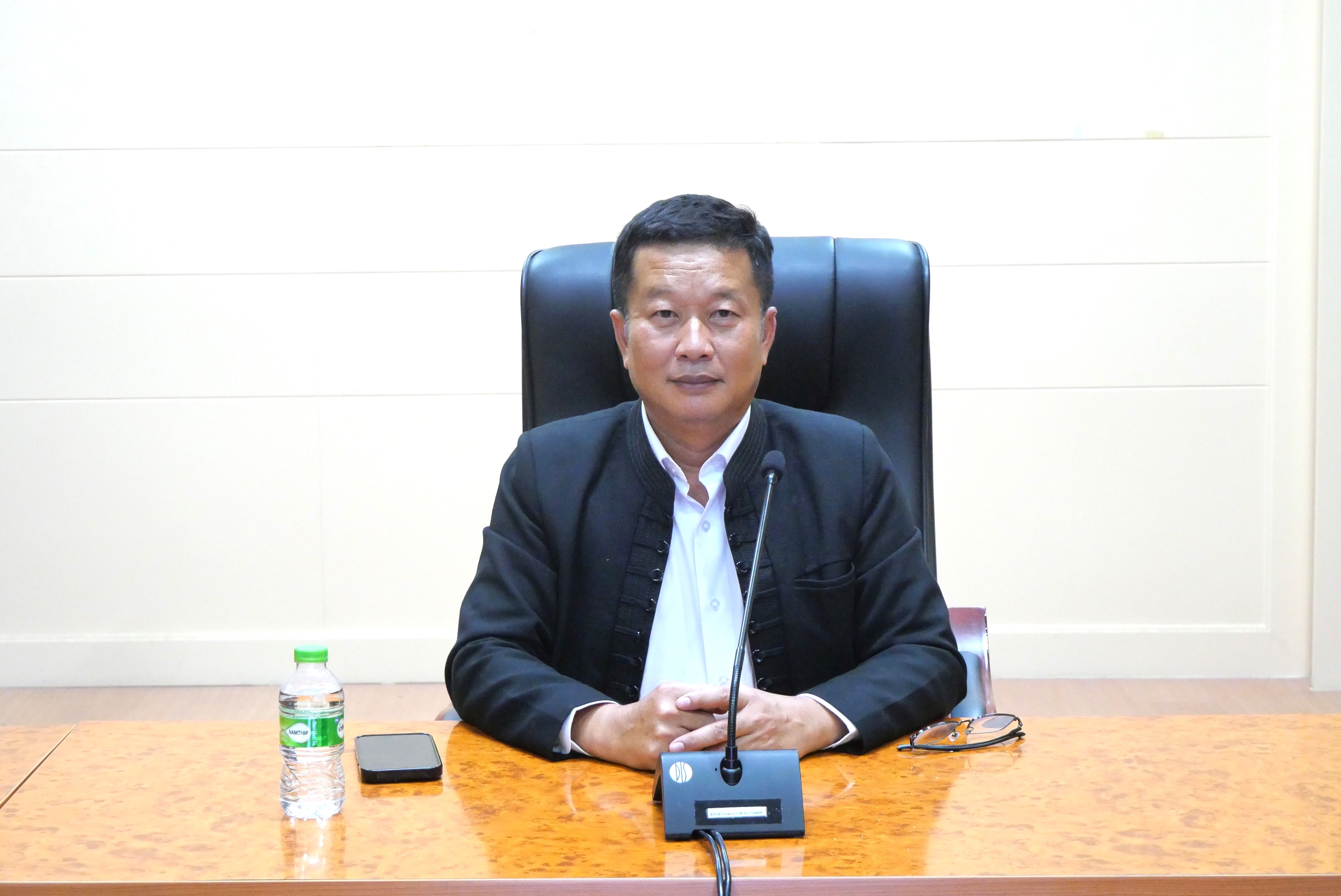 รองเลขาธิการ ส.ป.ก. ประชุมติดตามความก้าวหน้าการส่งเอกสารเบิกจ่ายผ่านระบบสารบรรณอิเล็กทรอนิกส์ (e-Office) ของสำนักบริหารกลาง 