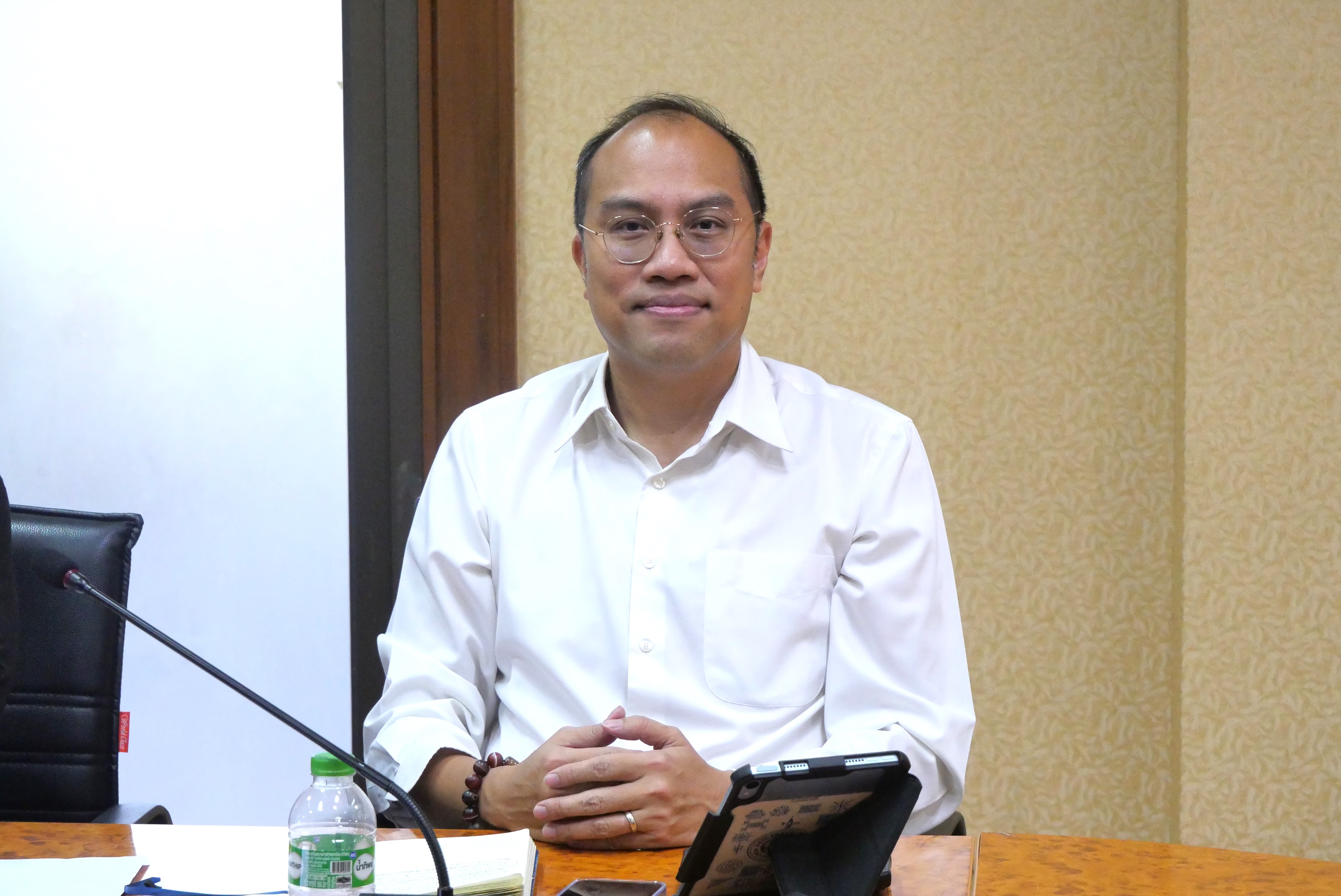รองเลขาธิการ ส.ป.ก. ประชุมติดตามความก้าวหน้าการส่งเอกสารเบิกจ่ายผ่านระบบสารบรรณอิเล็กทรอนิกส์ (e-Office) ของสำนักบริหารกลาง 