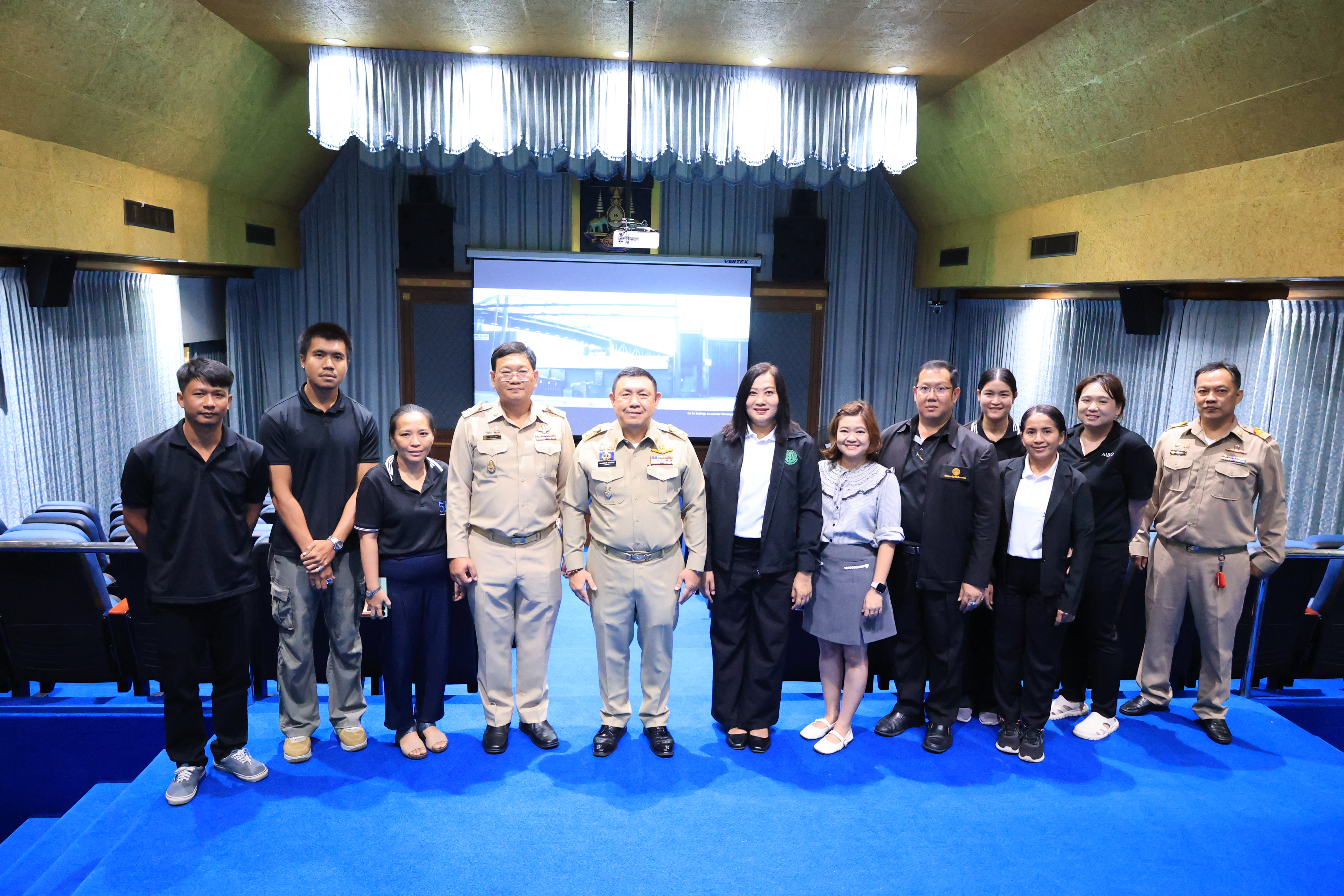 เลขาธิการ ส.ป.ก. ตรวจความเรียบร้อย การปรับปรุงห้องประชุม ชั้น 4 ศาลาพระมิ่งขวัญ ศูนย์ส่งเสริมและพัฒนาอาชีพเสริมนอกภาคการเกษตร (ศพส.) อำเภอบางไทร จังหวัดพระนครศรีอยุธยา (ข่าวแชร์)