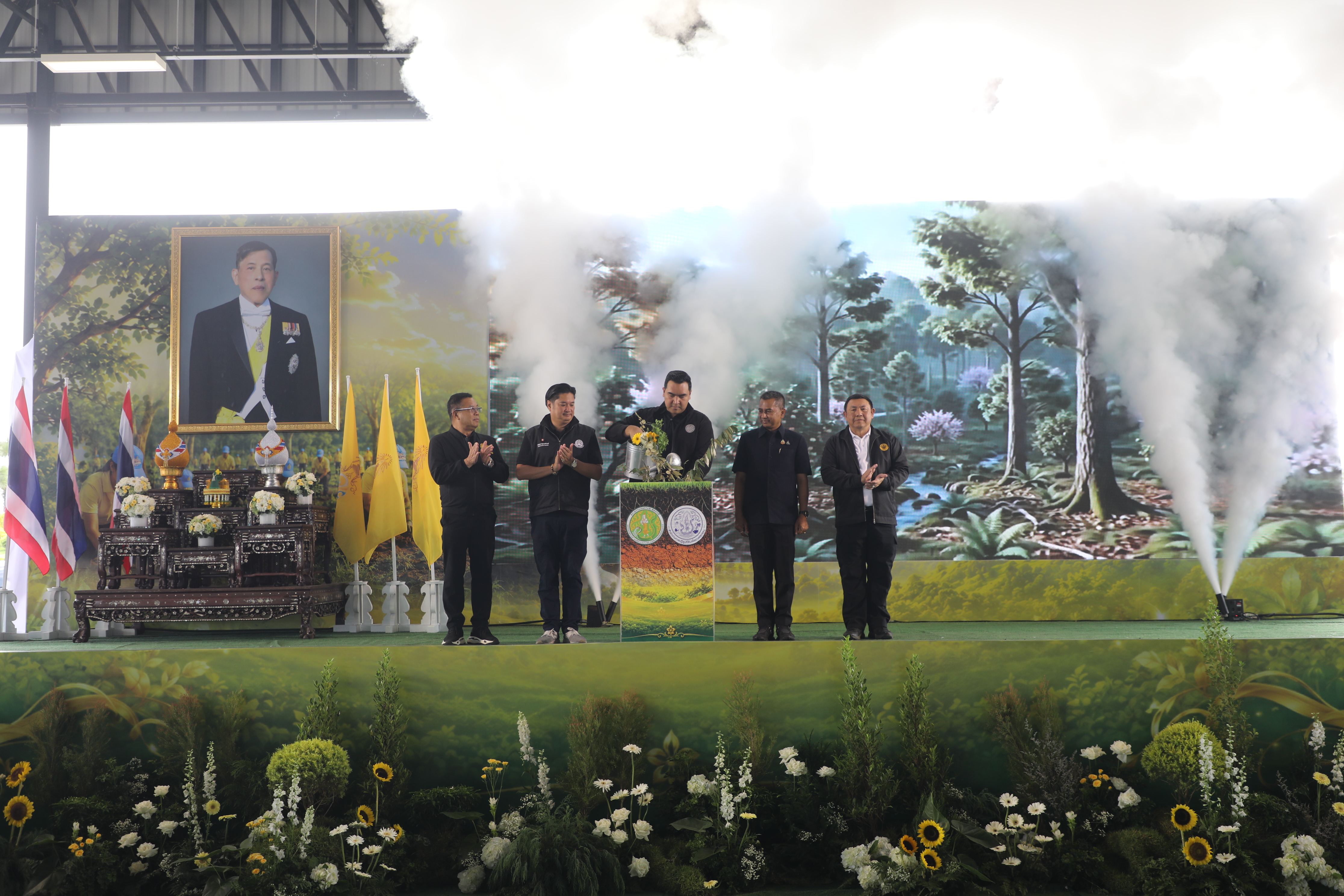 วัชระพล คิกออฟ “โครงการปลูกเพื่อเปลี่ยนฯ น้อมนำศาสตร์พระราชาพลิกฟื้นผืนดินปฏิรูปสู่พื้นที่สีเขียว  (ข่าวแชร์)