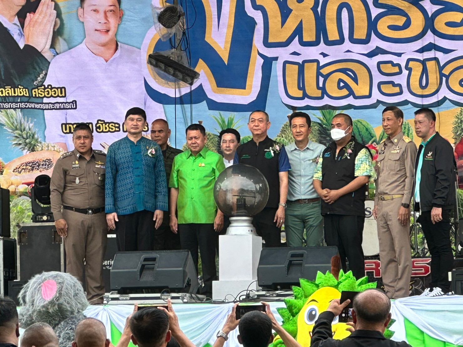 ส.ป.ก.ร่วมเป็นเกียรติในงาน มหกรรมผลไม้และของดีป่าละอู  (ข่าวแชร์)