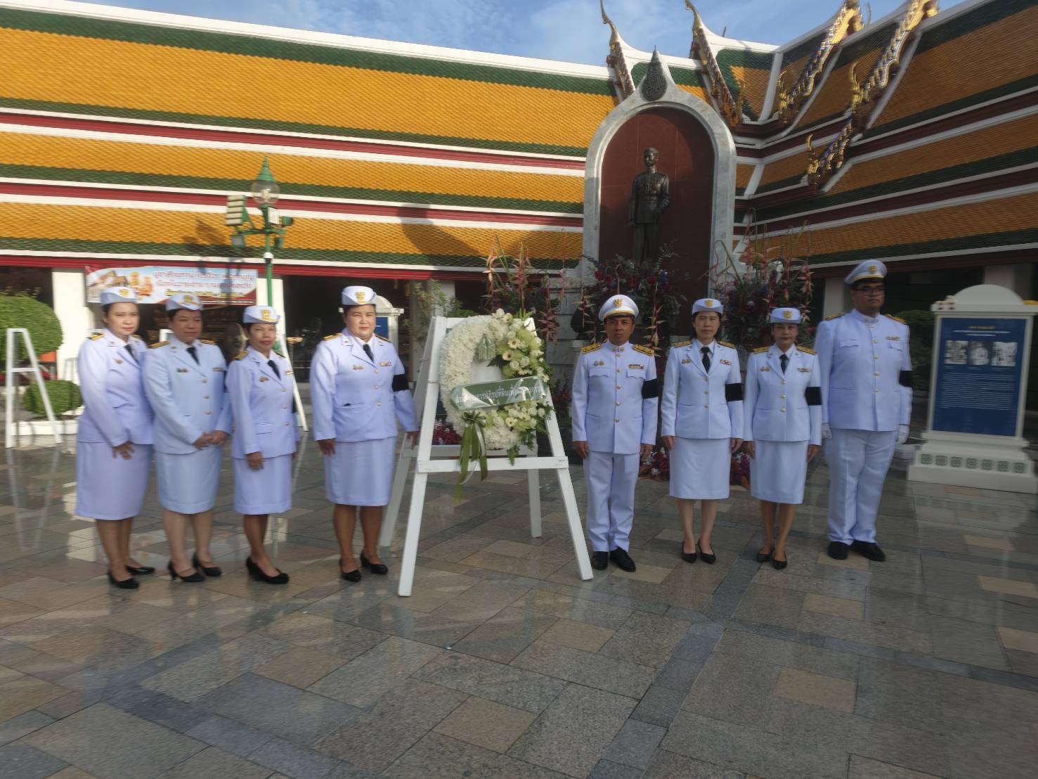 ส.ป.ก. ร่วมวางพวงมาลาถวายราชสักการะ พระบาทสมเด็จพระปรเมนทรมหาอานันทมหิดล พระอัฐมรามาธิบดินทร (ข่าวแชร์)