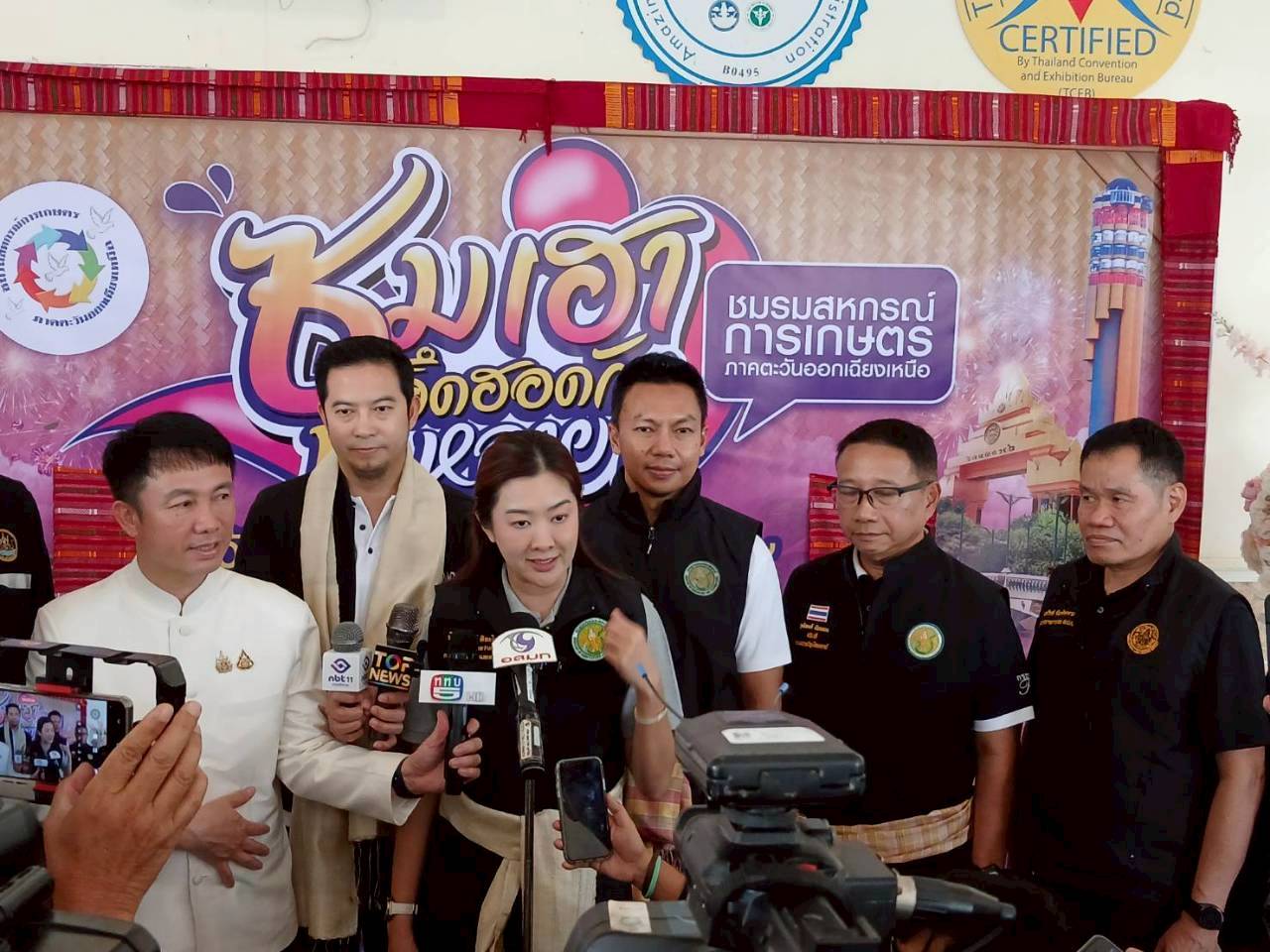 ส.ป.ก. ร่วมติดตามรัฐมนตรีช่วยว่าการกระทรวงเกษตรและสหกรณ์ (นางสาวปิยะรัฐชย์ ติยะไพรัช) และคณะ ลงพื้นที่ตรวจราชการในพื้นที่จังหวัดร้อยเอ็ด
