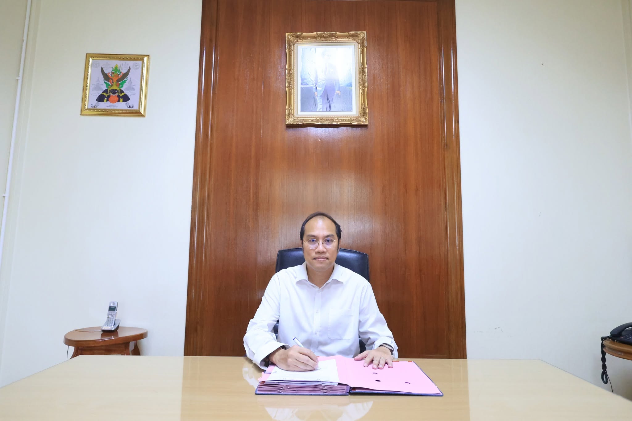 ผู้อำนวยการสำนักบริหารกลาง ส.ป.ก. สักการะสิ่งศักดิ์สิทธิ์ประจำ ส.ป.ก. เนื่องในโอกาสเข้ารับตำแหน่งใหม่ 