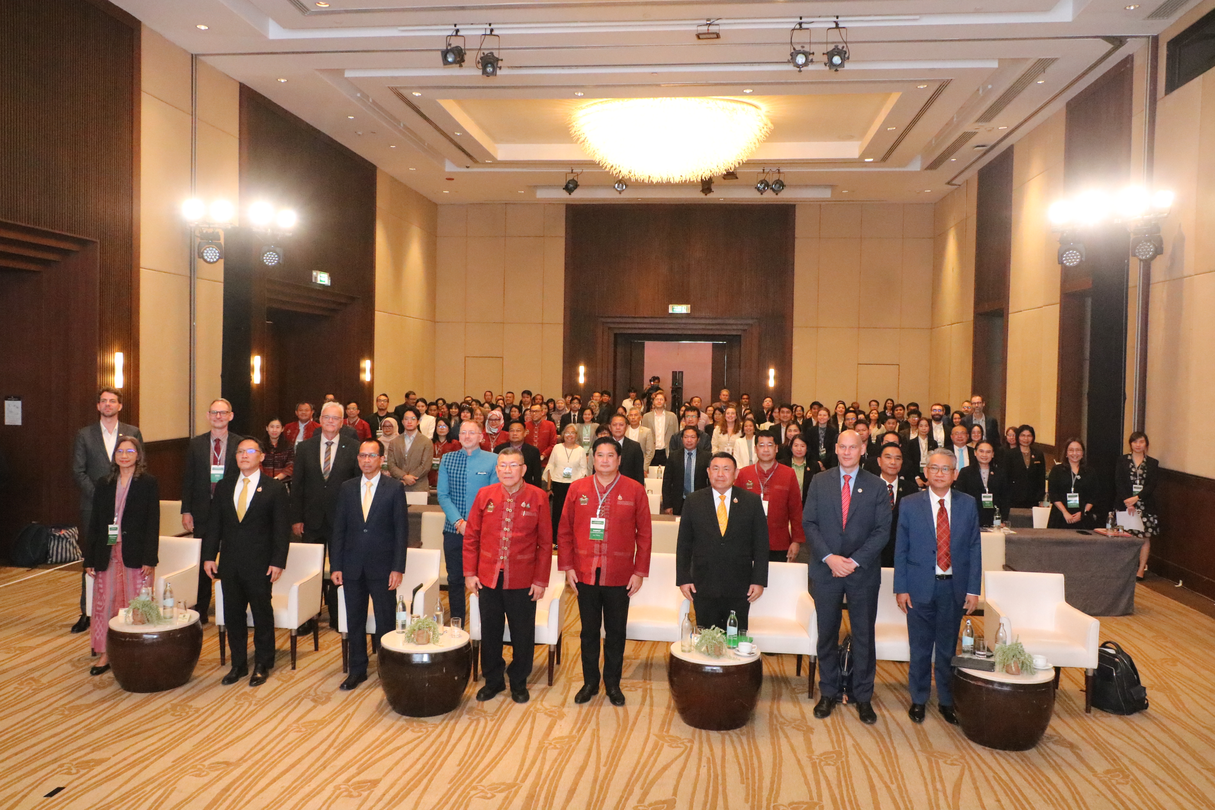 เลขาธิการ ส.ป.ก. ติดตาม รมช.กษ. เปิดการประชุมวิชาการนานาชาติ ภายใต้หัวข้อ “การเฉลิมฉลองทศวรรษแห่งความร่วมมือระดับภูมิภาคเพื่ออนาคตเกษตรกรรมที่ยั่งยืน” และเปิดงานนิทรรศการ ASEAN-CRN’s Achievements ณ จ.เชียงใหม่
