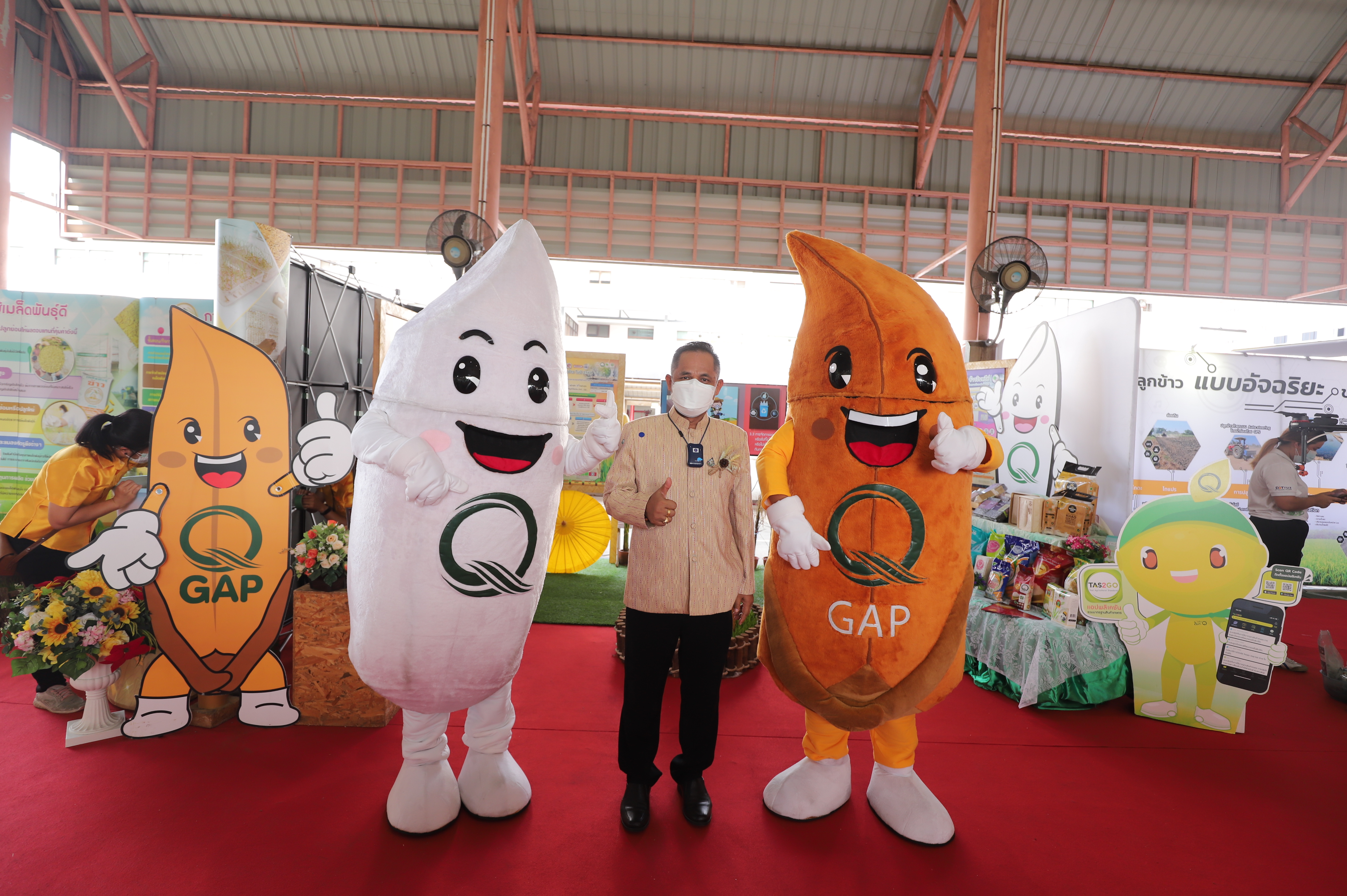 รองเลขาธิการ ส.ป.ก. ร่วมเป็นเกียรติในพิธีประกาศเกียรติคุณ กรมการข้าว เนื่องในโอกาสวันสถาปนา กรมการข้าว ครบรอบ 16 ปี (ข่าวแชร์)