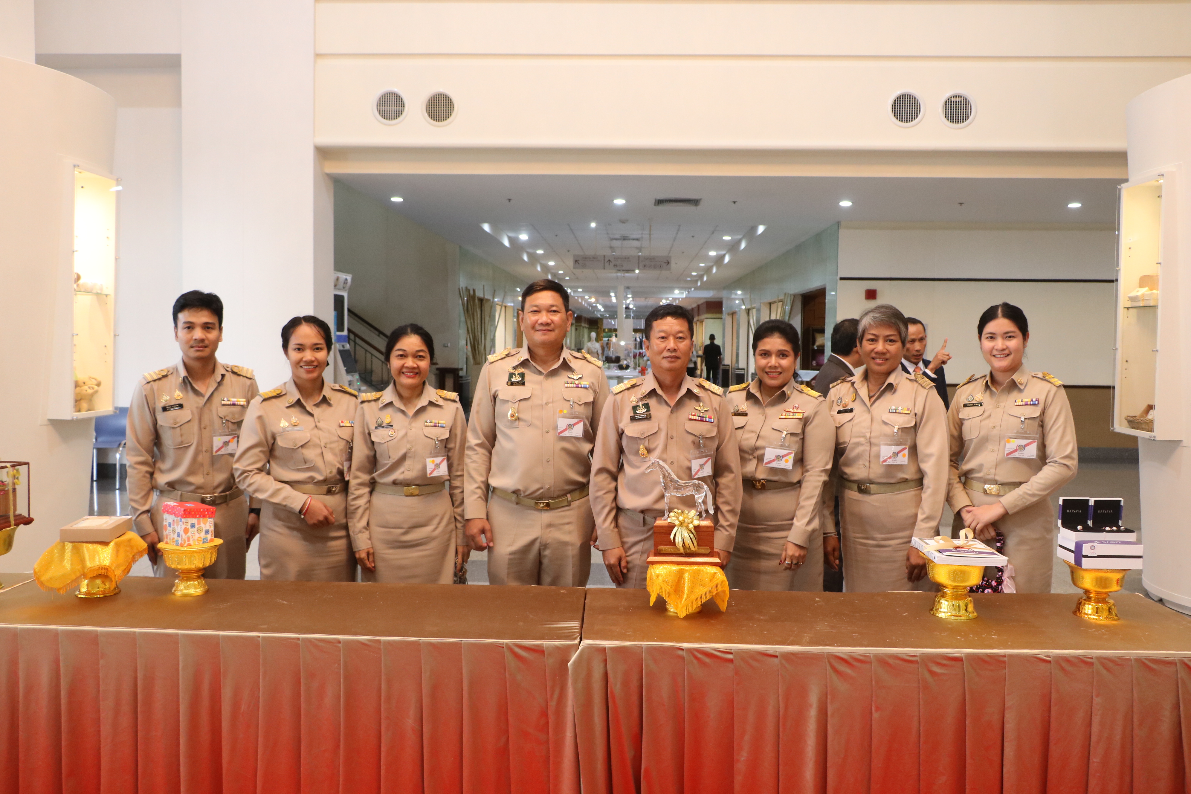 ส.ป.ก. ร่วมรับเสด็จ สมเด็จพระเจ้าลูกเธอ เจ้าฟ้าสิริวัณณวรี นารีรัตนราชกัญญา เสด็จทอดพระเนตรนิทรรศการ และการจัดแสดงผลงานภูมิปัญญาไทยและงานหัตถกรรมชุมชน ภาคกลาง (เป็นการส่วนพระองค์)
