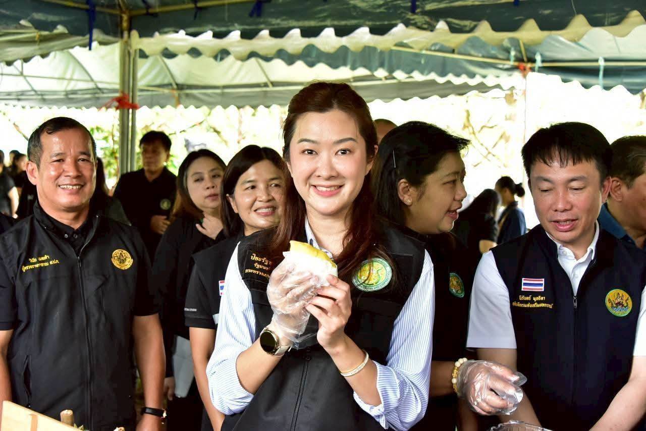 ส.ป.ก. ร่วมติดตามรัฐมนตรีช่วยว่าการกระทรวงเกษตรและสหกรณ์ (นางสาวปิยะรัฐชย์ ติยะไพรัช) ลงพื้นที่ตรวจราชการในพื้นที่จังหวัดจันทบุรี (ข่าวแชร์)