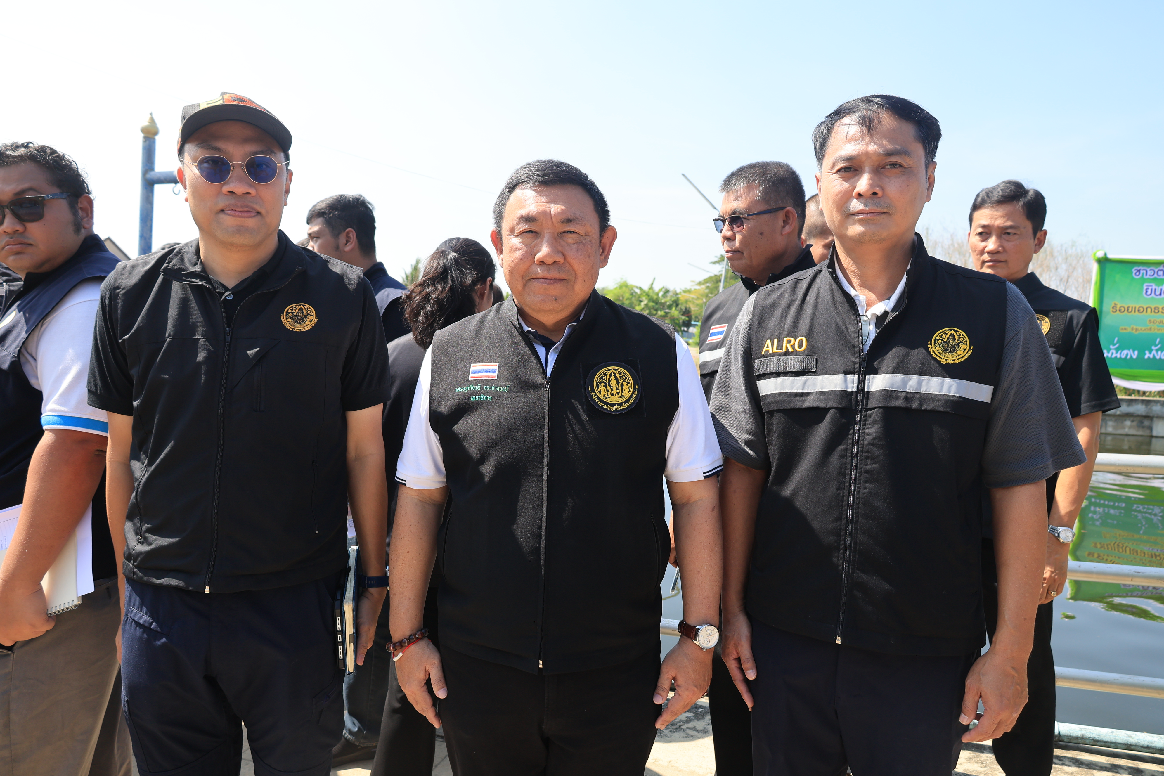 เลขาธิการ ส.ป.ก.และคณะ ร่วมติดตามคณะรองนายกรัฐมนตรีและรัฐมนตรีว่าการกระทรวงเกษตรและสหกรณ์ ลงพื้นที่ตรวจสถานที่ก่อสร้างโครงการประตูระบายน้ำแม่น้ำท่าจีน จังหวัดนครปฐม (ข่าวแชร์)