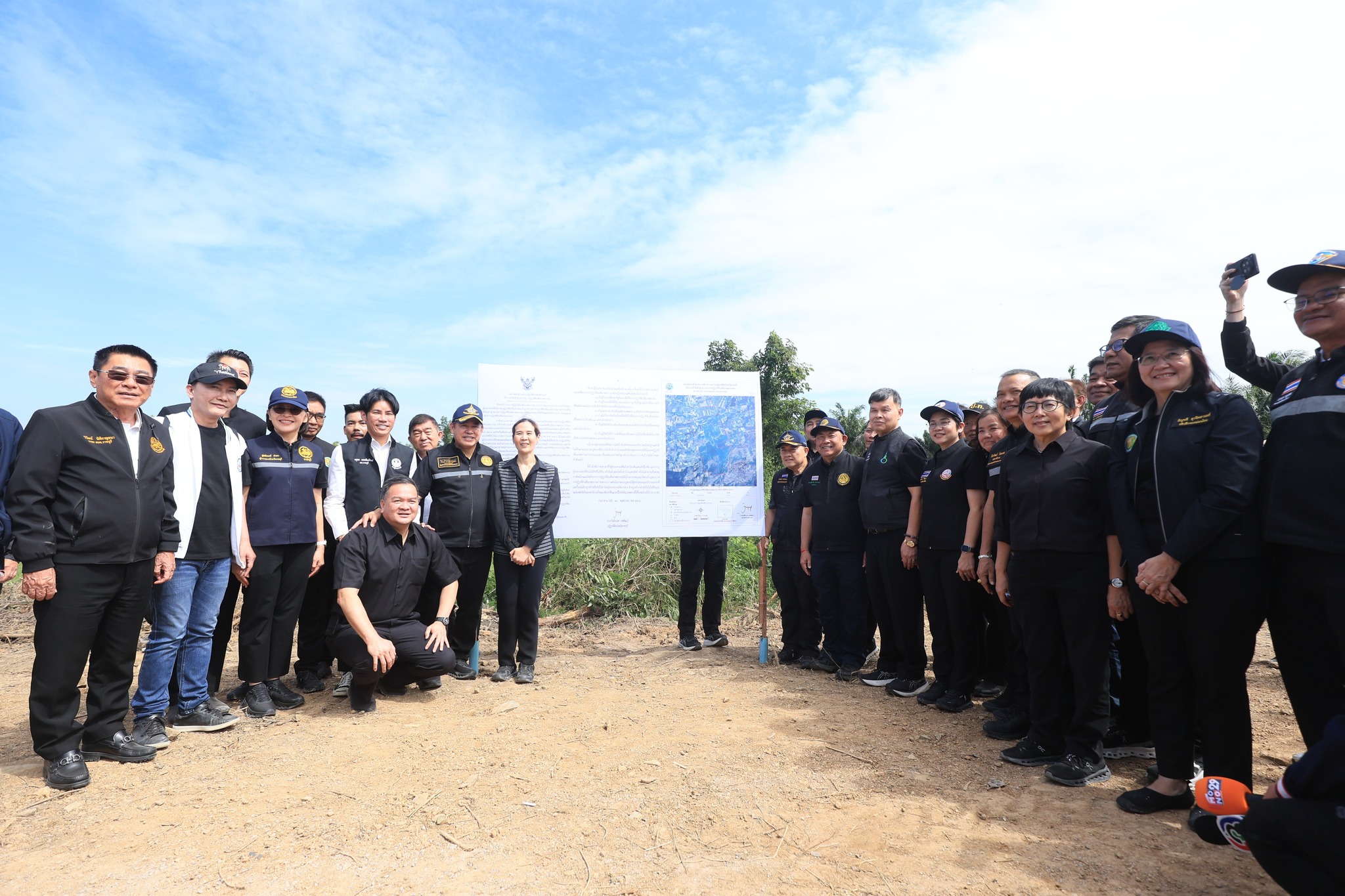 รัฐบาลขยับแรง! “ธรรมนัส” สั่ง Kick Off ปิดป้ายเตือนผู้ครอบครอง ลั่นตรวจเข้ม–ยึดคืนที่ดินผิดกฎหมายทั่วประเทศ (ข่าวแชร์)