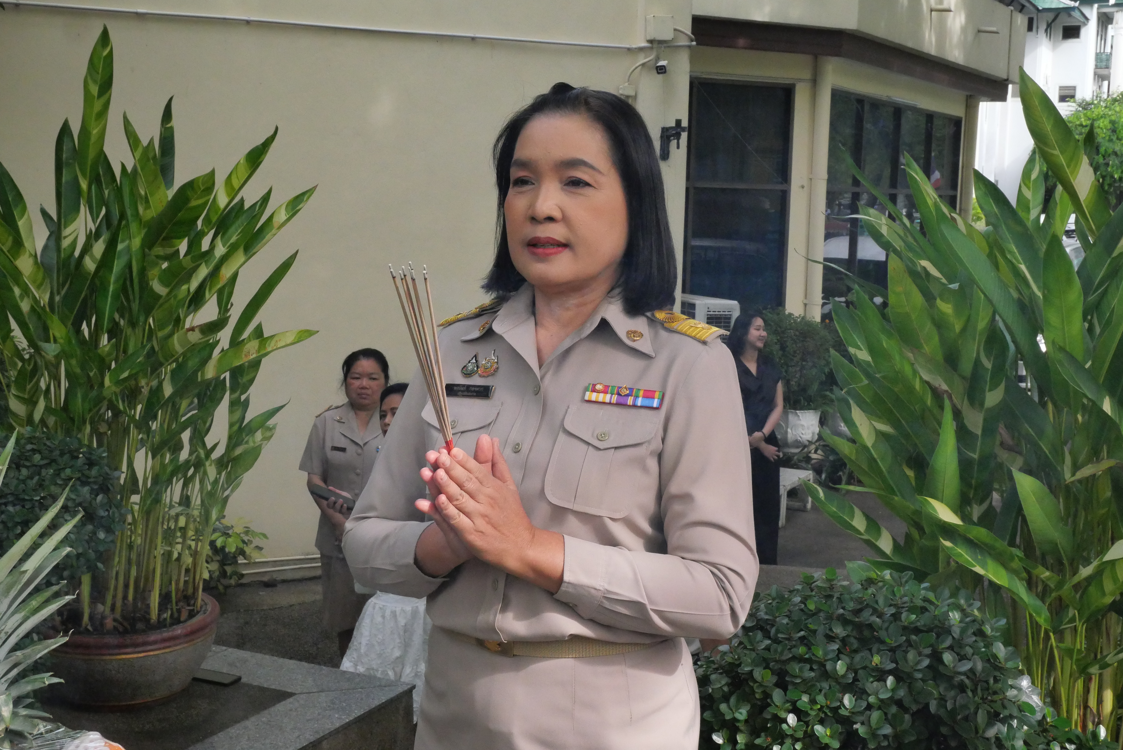 ผู้ตรวจราชการกรม ส.ป.ก. สักการะสิ่งศักดิ์สิทธิ์และรายงานตัวเนื่องในโอกาสเข้ารับตำแหน่งใหม่