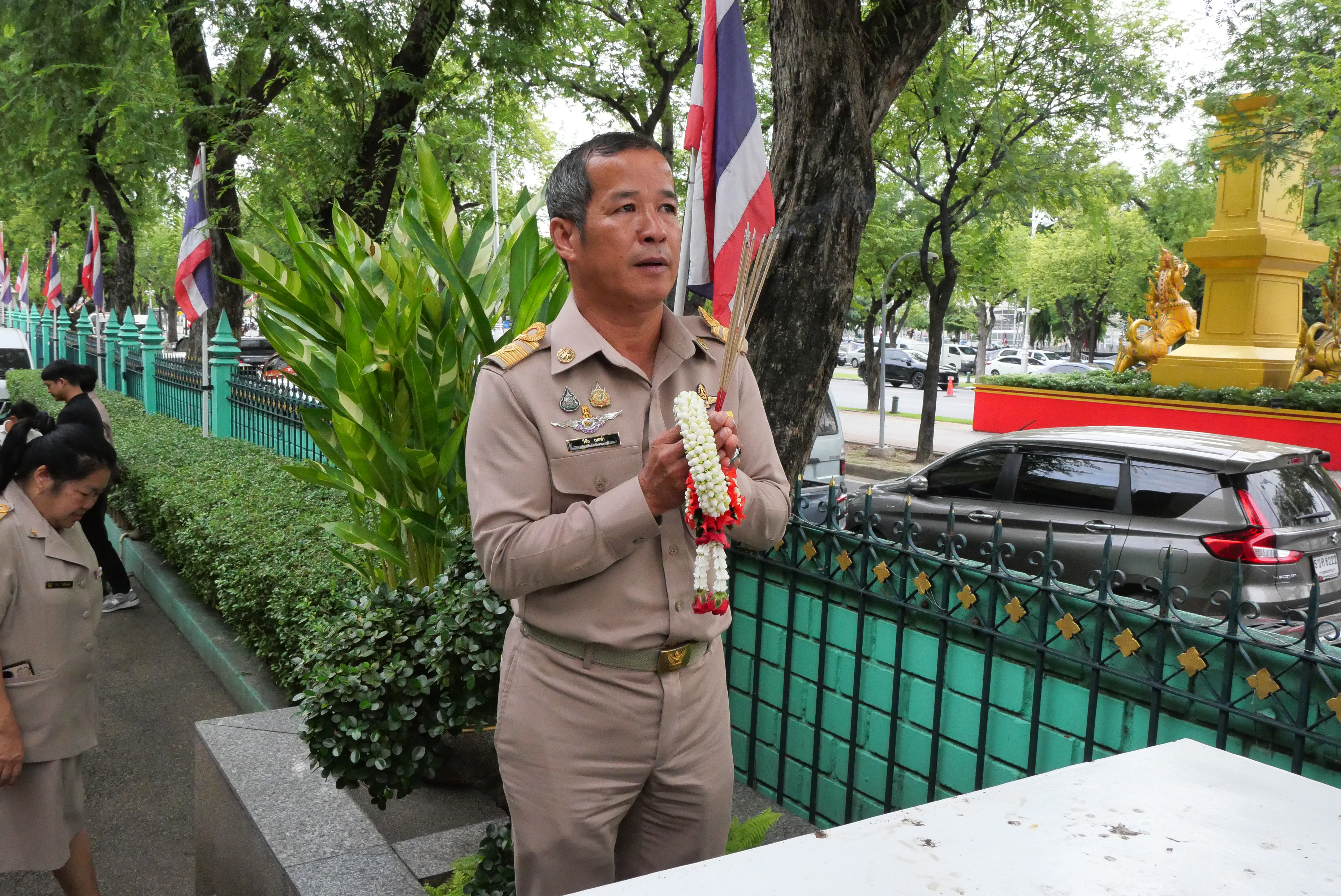 ผู้ตรวจราชการกรม ส.ป.ก. สักการะสิ่งศักดิ์สิทธิ์และรายงานตัวเนื่องในโอกาสเข้ารับตำแหน่งใหม่