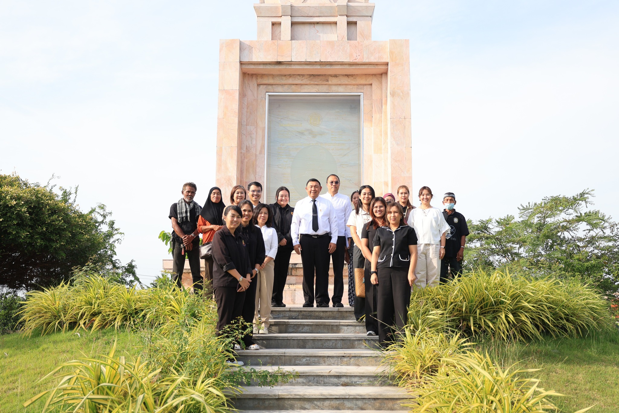 เลขาธิการ ส.ป.ก. ตรวจเยี่ยมเกษตรกร พื้นที่แปลงโฉนดหมายเลขที่หนึ่ง (ข่าวแชร์)