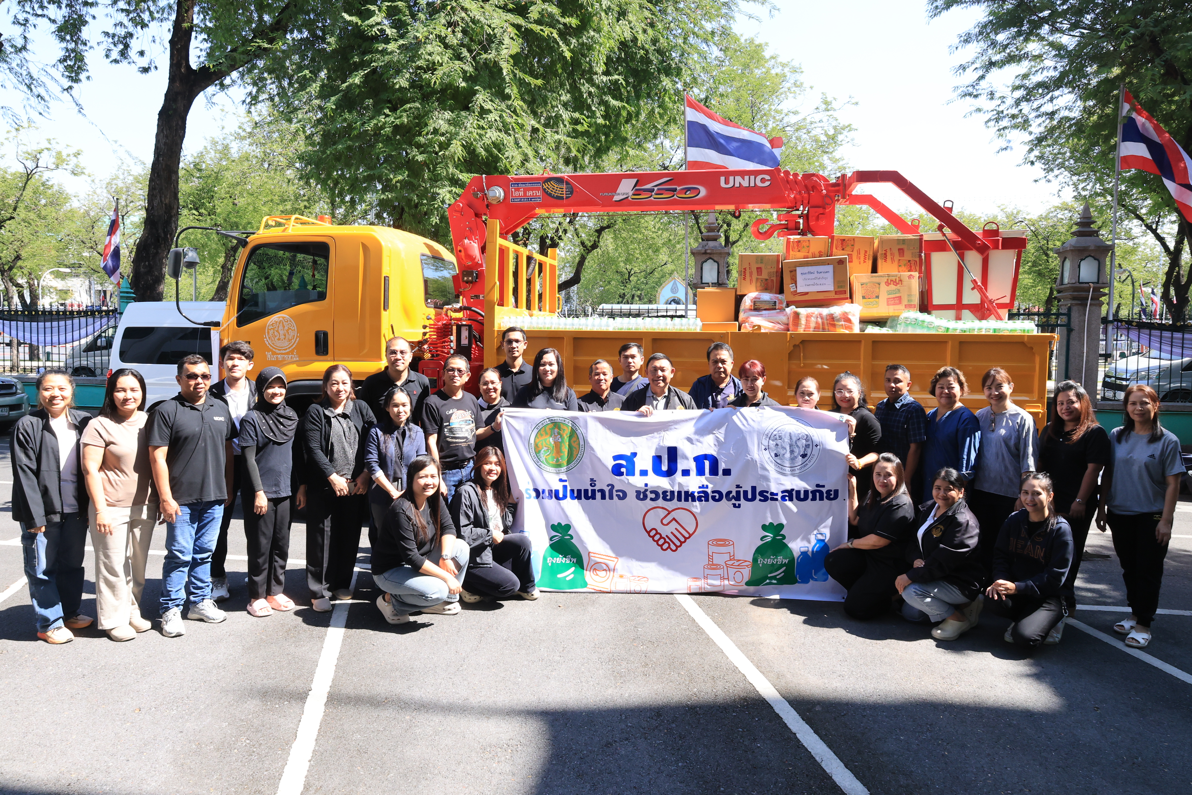 เลขาธิการ ส.ป.ก. ปล่อย “รถบรรเทาทุกข์ ส.ป.ก.” ร่วมปันน้ำใจ ช่วยเหลือผู้ประสบอุทกภัยภาคใต้