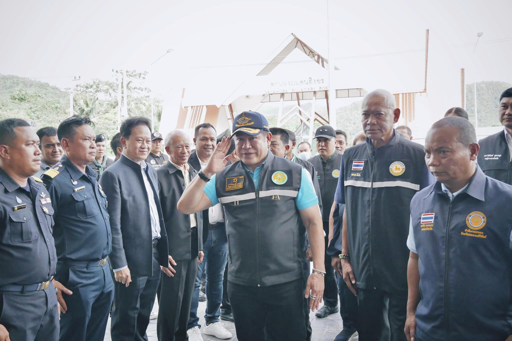 รมว กษ. ลงพื้นที่ตรวจเยี่ยมและติดตามสถานการณ์ พร้อมแก้ไขปัญหาด้านการเกษตร ด่านพรมแดนสิงขร จ.ประจวบคีรีขันธ์ (ข่าวแชร์)