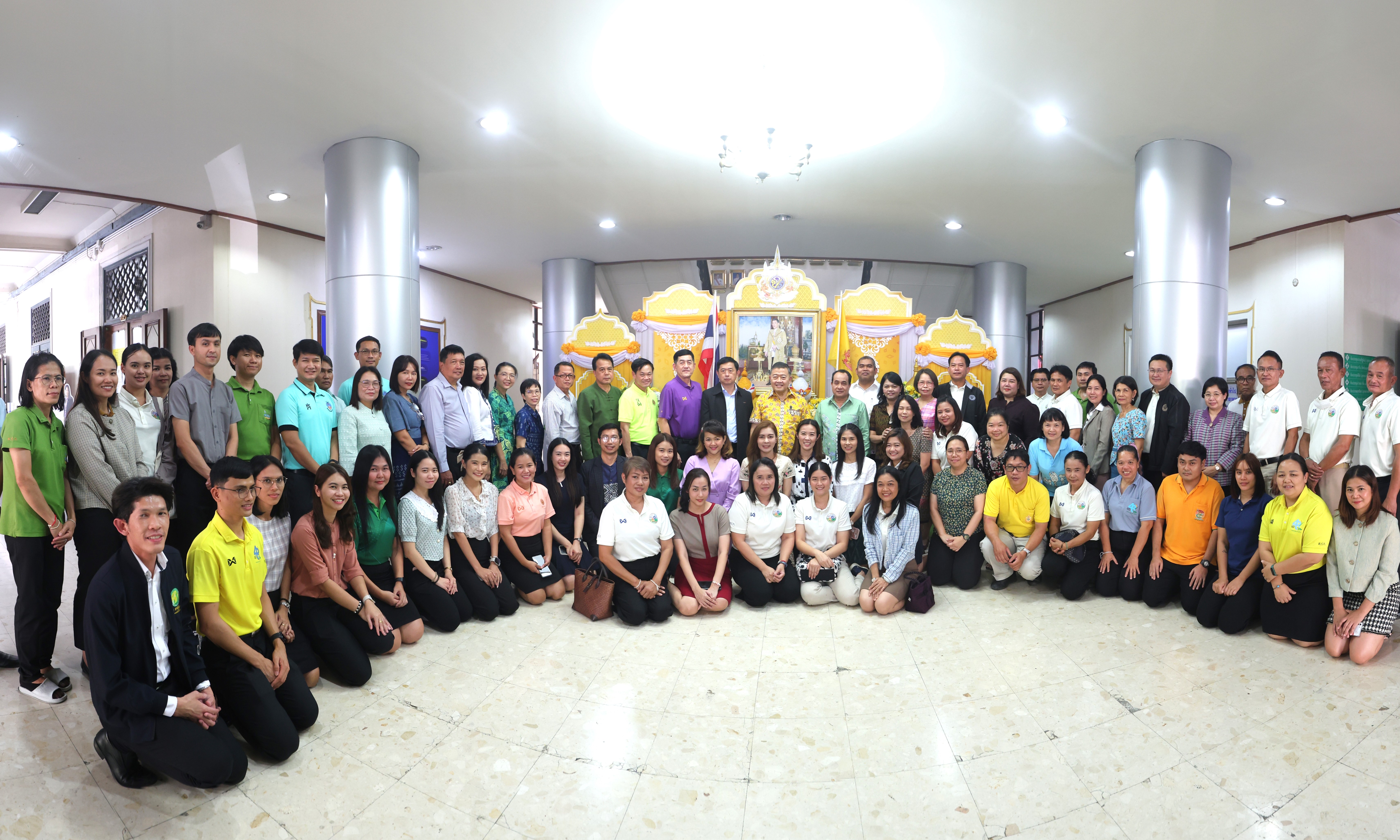 นายวิณะโรจน์ ทรัพย์ส่งสุข อธิบดีกรมตรวจบัญชีสหกรณ์ เข้าสักการะอำลาสิ่งศักดิ์สิทธิ์ประจำ ส.ป.ก.