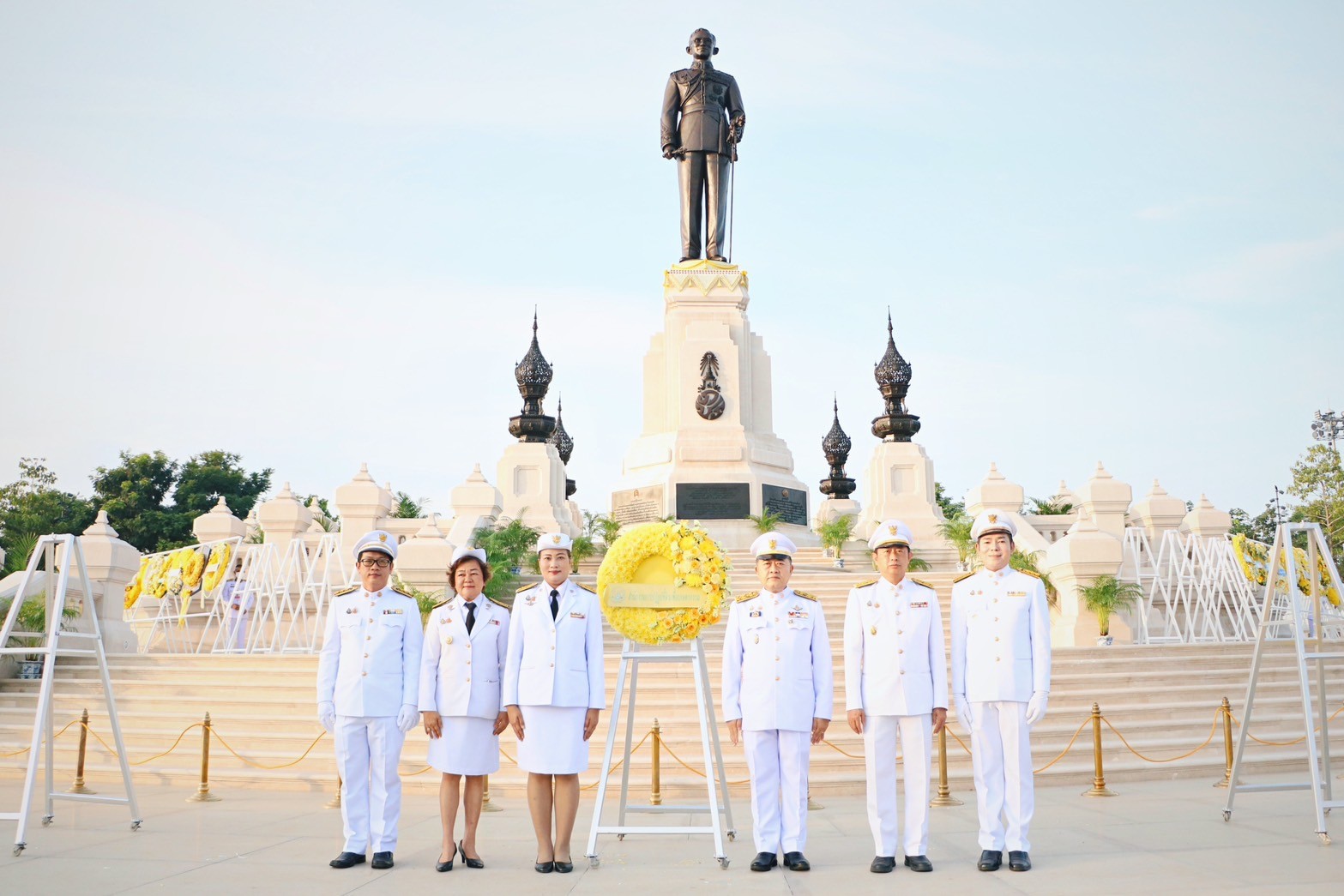 ส.ป.ก. ร่วมวางพวงมาลาน้อมรำลึกในพระมหากรุณาธิคุณ 'วันนวมินทรมหาราช' 13 ตุลาคม 2567