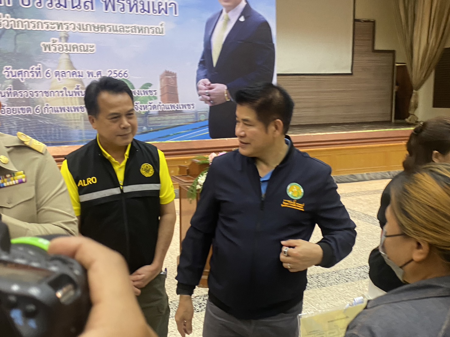 ส.ป.ก.ร่วมลงพื้นที่ติดตามคณะรัฐมนตรีว่าการกระทรวงเกษตรและสหกรณ์ ร้อยเอก ธรรมนัส พรหมเผ่า  ลงพื้นที่ตรวจราชการและมอบ ส.ป.ก. 4-01 ณ จังหวัดกำแพงเพชร (ข่าวแชร์)