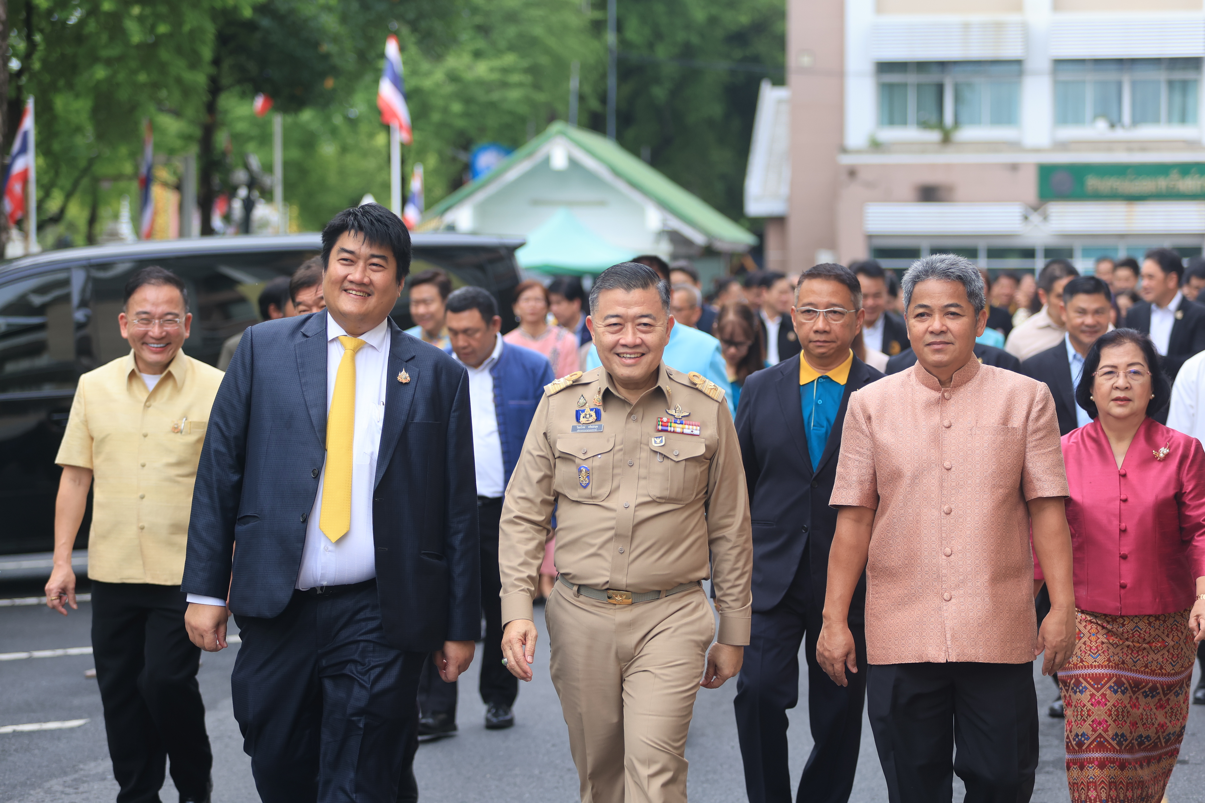 คณะผู้บริหาร ส.ป.ก. ร่วมพิธีสักการะสิ่งศักดิ์สิทธิ์ประจำกระทรวงเกษตรและสหกรณ์ และแสดงความยินดี เนื่องในโอกาส ปลัดกระทรวงเกษตรและสหกรณ์ เข้ารับตำแหน่งใหม่ (ข่าวแชร์)