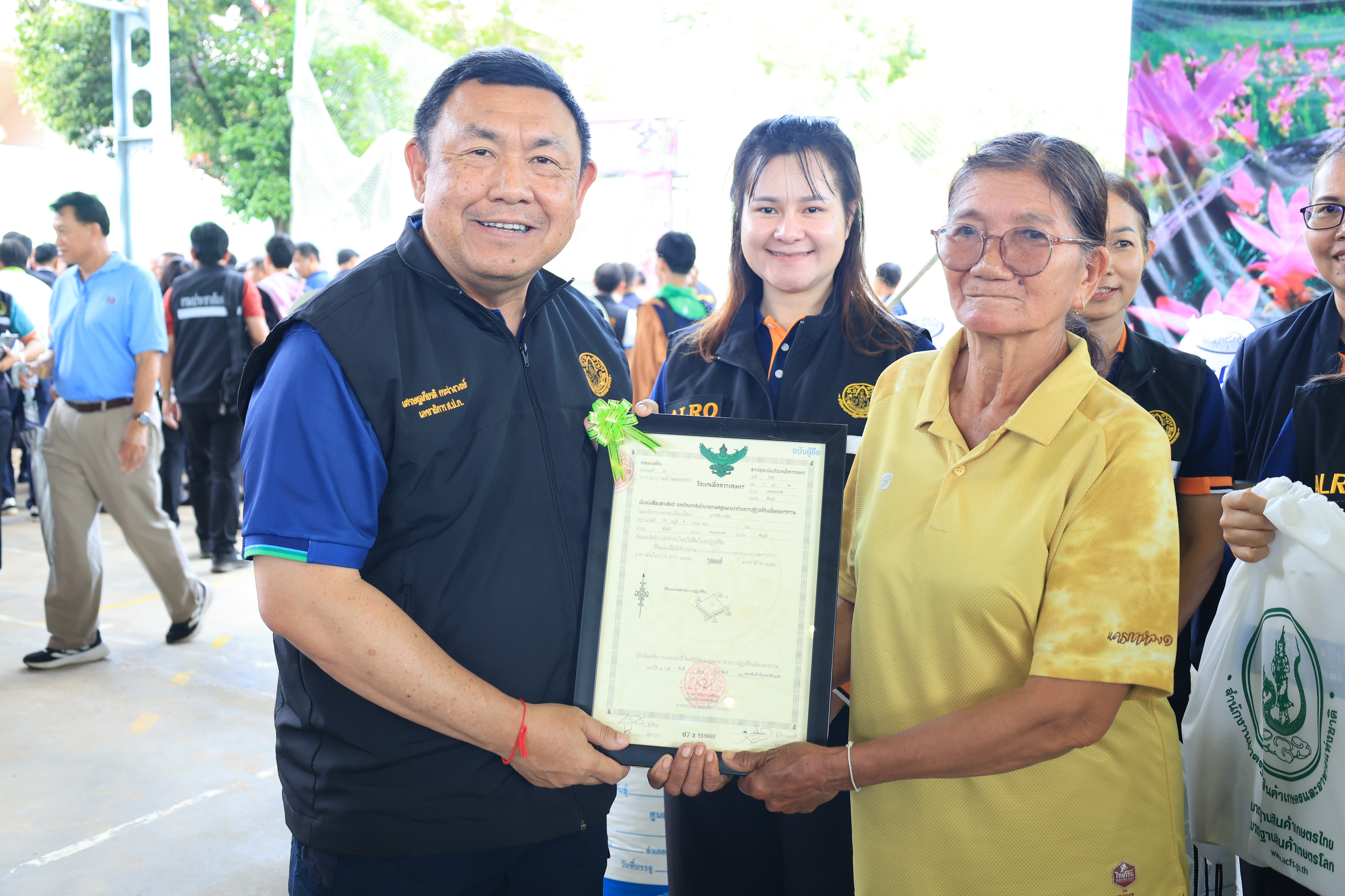 ส.ป.ก. ร่วมติดตามคณะ รองนายกฯ และรมว.กษ. ลงพื้นที่ตรวจราชการ และมอบโฉนดเพื่อการเกษตรในเขตพื้นที่จังหวัดชัยภูมิ (ข่าวแชร์)