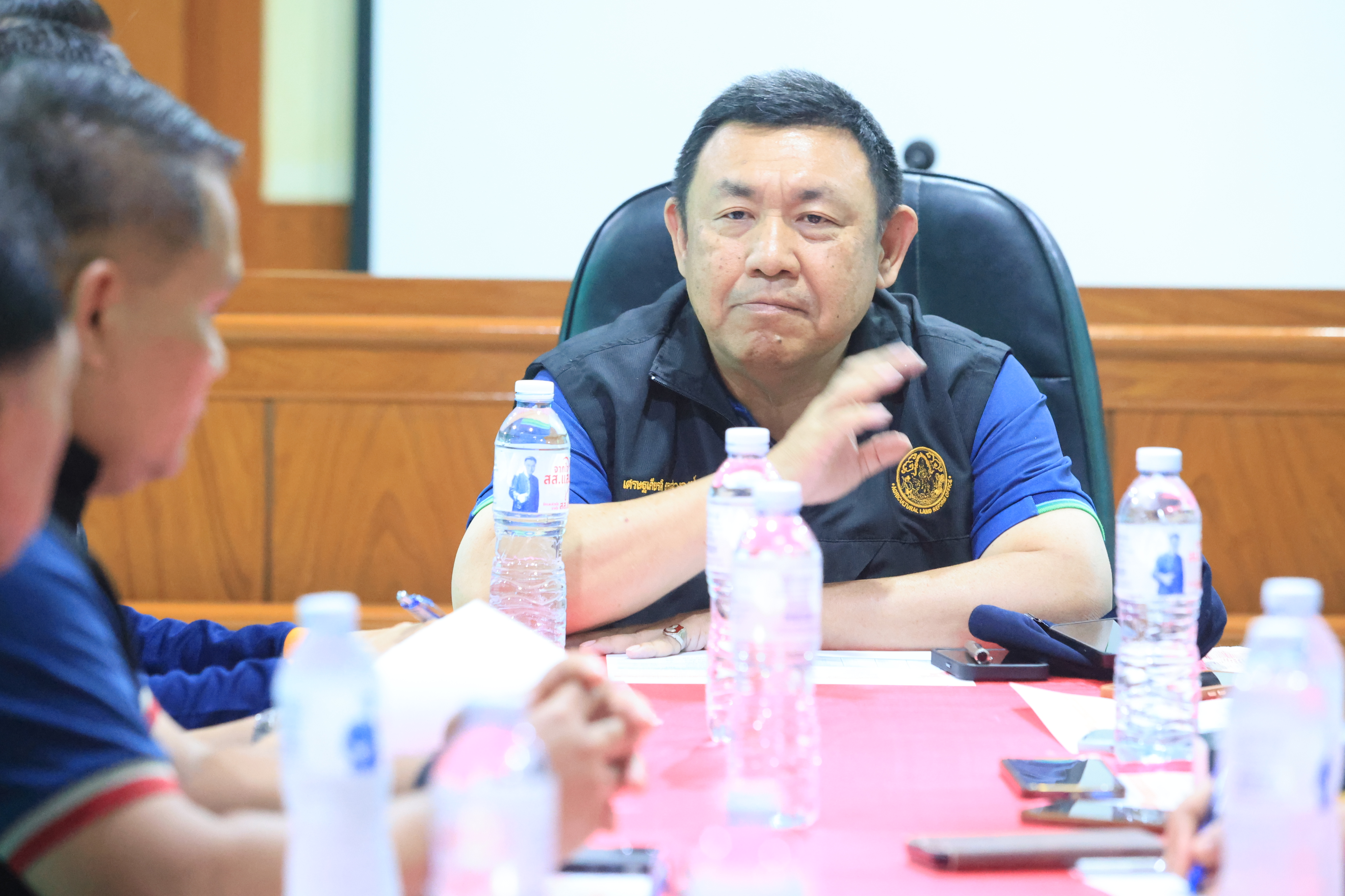 เลขาธิการ ส.ป.ก. ประชุมติดตามผลการดำเนินงานส.ป.ก.จังหวัดภาคตะวันออกเฉียงเหนือ ในวาระติดตามรองนายกรัฐมนตรีและรัฐมนตรีว่าการกระทรวงเกษตรและสหกรณ์ (ร้อยเอกธรรมนัส พรหมเผ่า)  ลงพื้นที่ตรวจราชการในพื้นที่จังหวัดชัยภูมิ (ข่าวแชร์)
