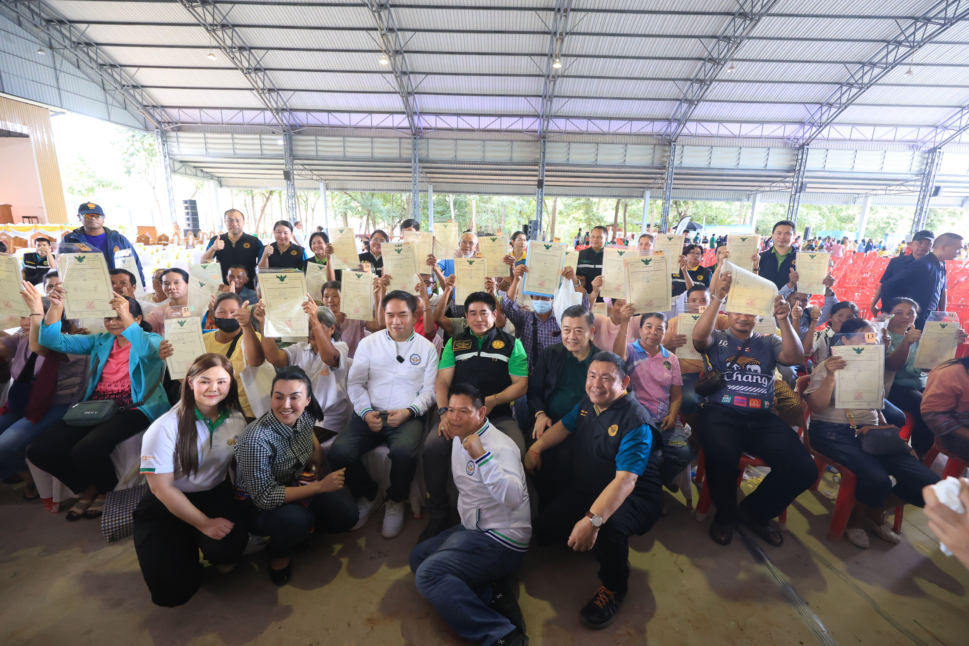 ส.ป.ก. ติดตามคณะรองนายกรัฐมนตรีและรัฐมนตรีว่าการกระทรวงเกษตรและสหกรณ์ ลงพื้นที่ตรวจราชการและมอบโฉนดเพื่อการเกษตร ในเขตพื้นที่อำเภอด่านขุนทด จังหวัดนครราชสีมา (ข่าวแชร์)