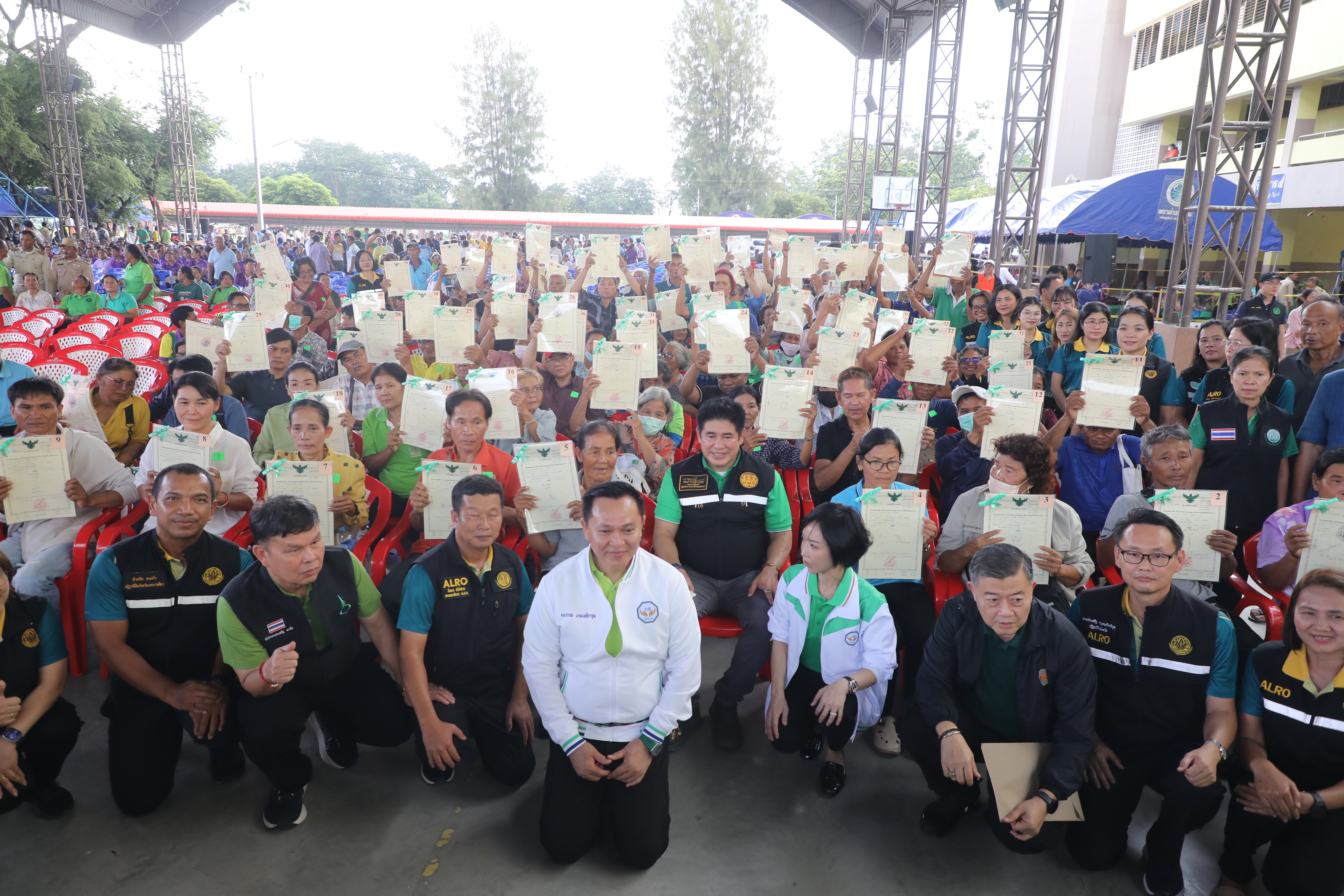 ส.ป.ก. ติดตามคณะรองนายกรัฐมนตรีและรัฐมนตรีว่าการกระทรวงเกษตรและสหกรณ์ ลงพื้นที่ตรวจราชการและมอบโฉนดเพื่อการเกษตร ในเขตพื้นที่อำเภอห้วยแถลง จังหวัดนครราชสีมา (ข่าวแชร์)