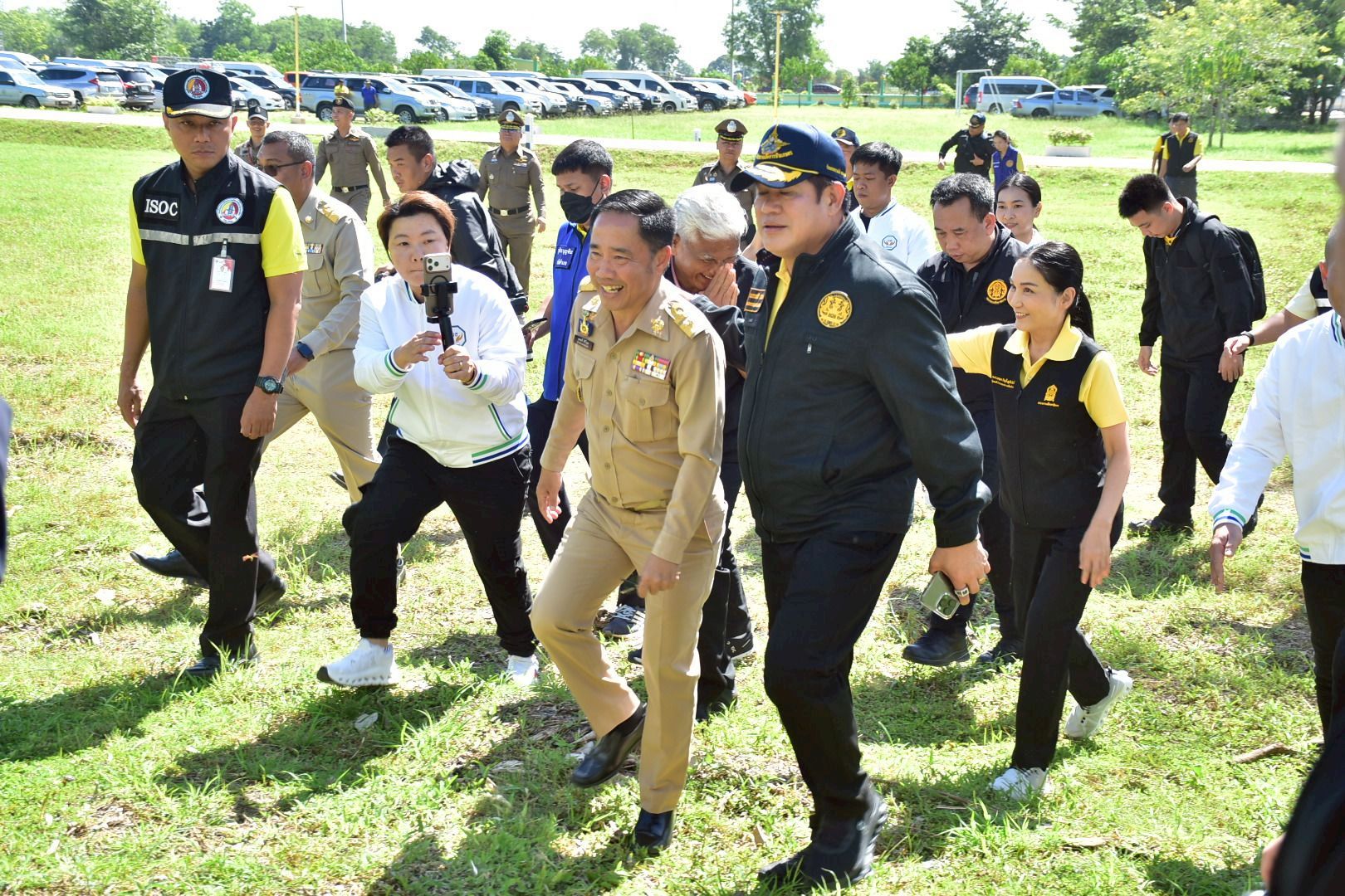 ส.ป.ก. ร่วมติดตาม รมว.กษ. ลงพื้นที่ จ.สุโขทัย เร่งช่วยโรงเรียน–ครูได้รับผลกระทบน้ำท่วม มอบสุขาลอยน้ำ-ถุงยังชีพกว่า 700 ชุด (ข่าวแชร์)