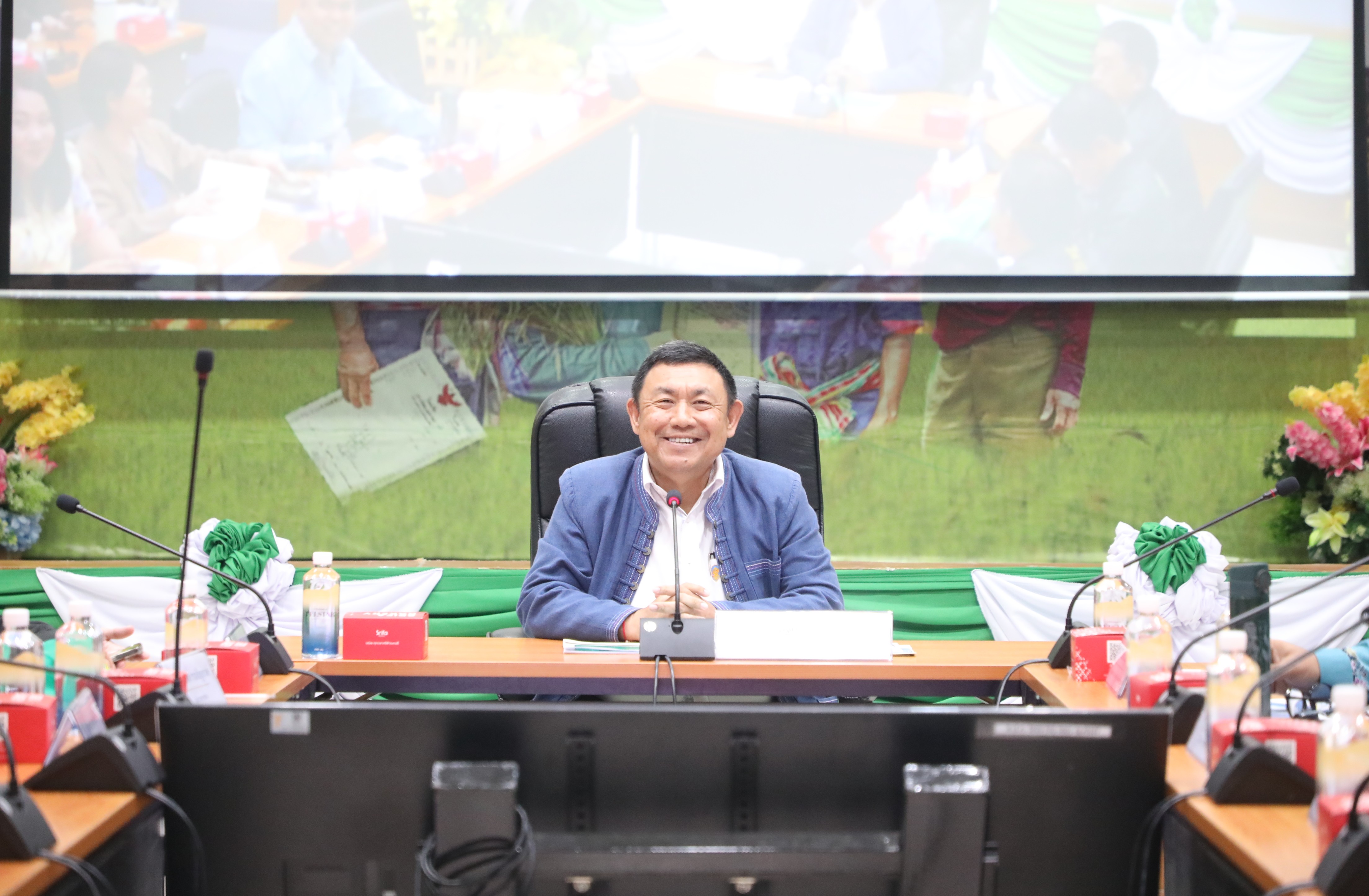 ส.ป.ก. ประชุมการเตรียมความพร้อมโครงการก่อสร้างอาคารที่ทำการ สำนักงานการปฏิรูปที่ดินเพื่อเกษตรกรรม ถนนประดิพัทธ์ กรุงเทพฯ (ข่าวแชร์)