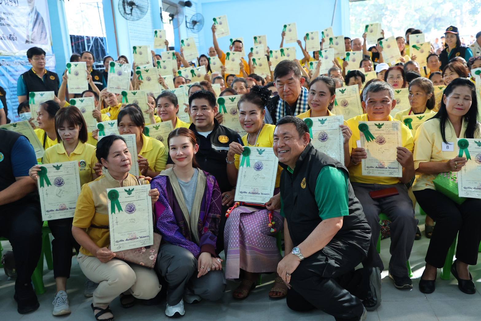 ส.ป.ก.ร่วมติดตามรองนายกรัฐมนตรี และรัฐมนตรีว่าการกระทรวงเกษตรและสหกรณ์ (ร้อยเอก ธรรมนัส พรหมเผ่า) รัฐมนตรีช่วยว่าการกระทรวงเกษตรและสหกรณ์ (นายอามินทร์ มะยูโซ๊ะ) รัฐมนตรีช่วยว่าการกระทรวงเกษตรและสหกรณ์ (นายนเรศ ธำรงค์ทิพยคุณ) ลงพื้นที่ตรวจราชการในพื้นที่จังหวัดเชียงราย (ข่าวแชร์)