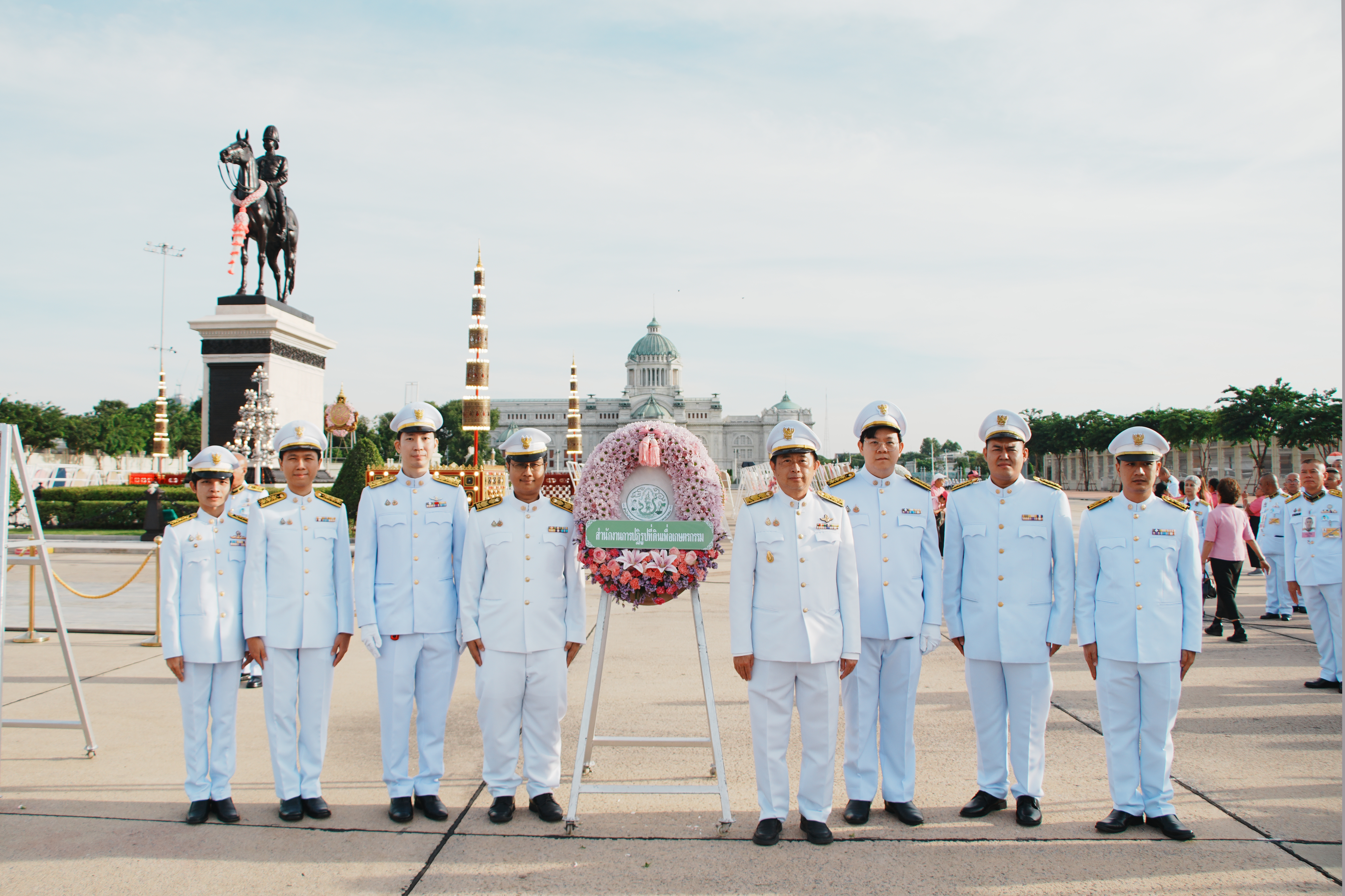 ส.ป.ก. วางพวงมาลาน้อมรำลึกในพระมหากรุณาธิคุณ วันปิยมหาราช 23 ตุลาคม 2568 (ข่าวแชร์)