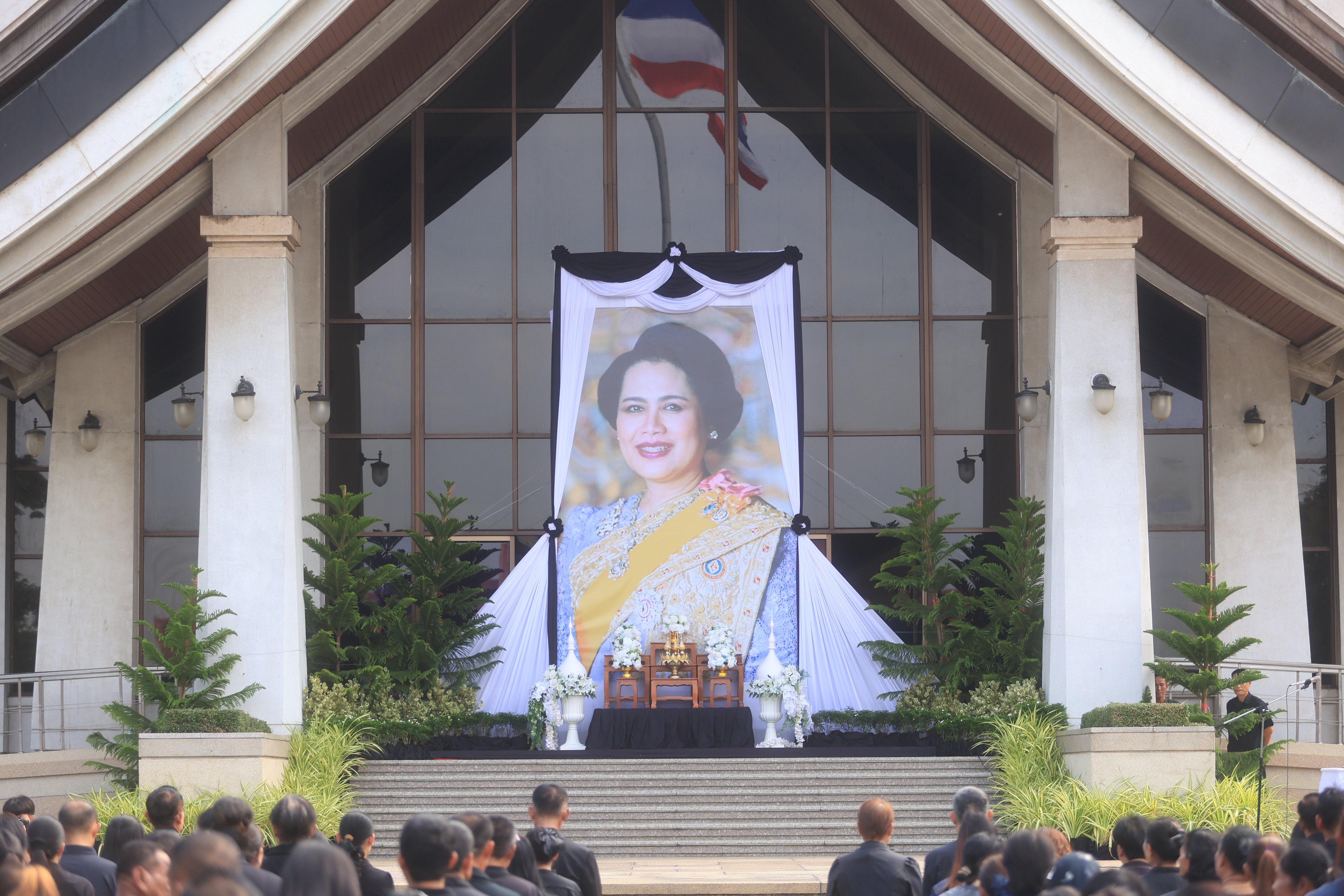 ส.ป.ก. จัดพิธีลงนามแสดงความอาลัยถวายแด่สมเด็จพระนางเจ้าสิริกิติ์พระบรมราชินีนาถ พระบรมราชชนนีพันปีหลวง (ข่าวแชร์)