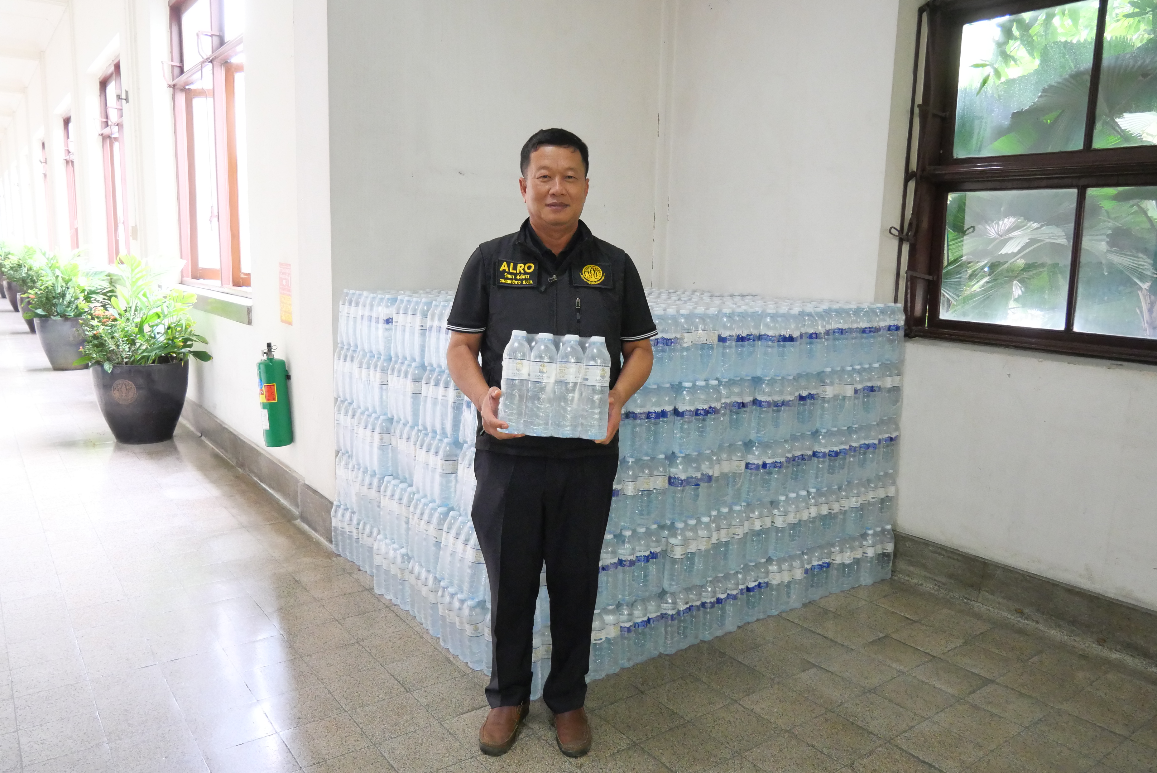 ส.ป.ก. ขอขอบคุณ กรมชลประทาน ที่มอบน้ำดื่มจำนวน 3,600 ขวด เพื่อสนับสนุนการนำไปช่วยเหลือผู้ประสบอุทกภัย