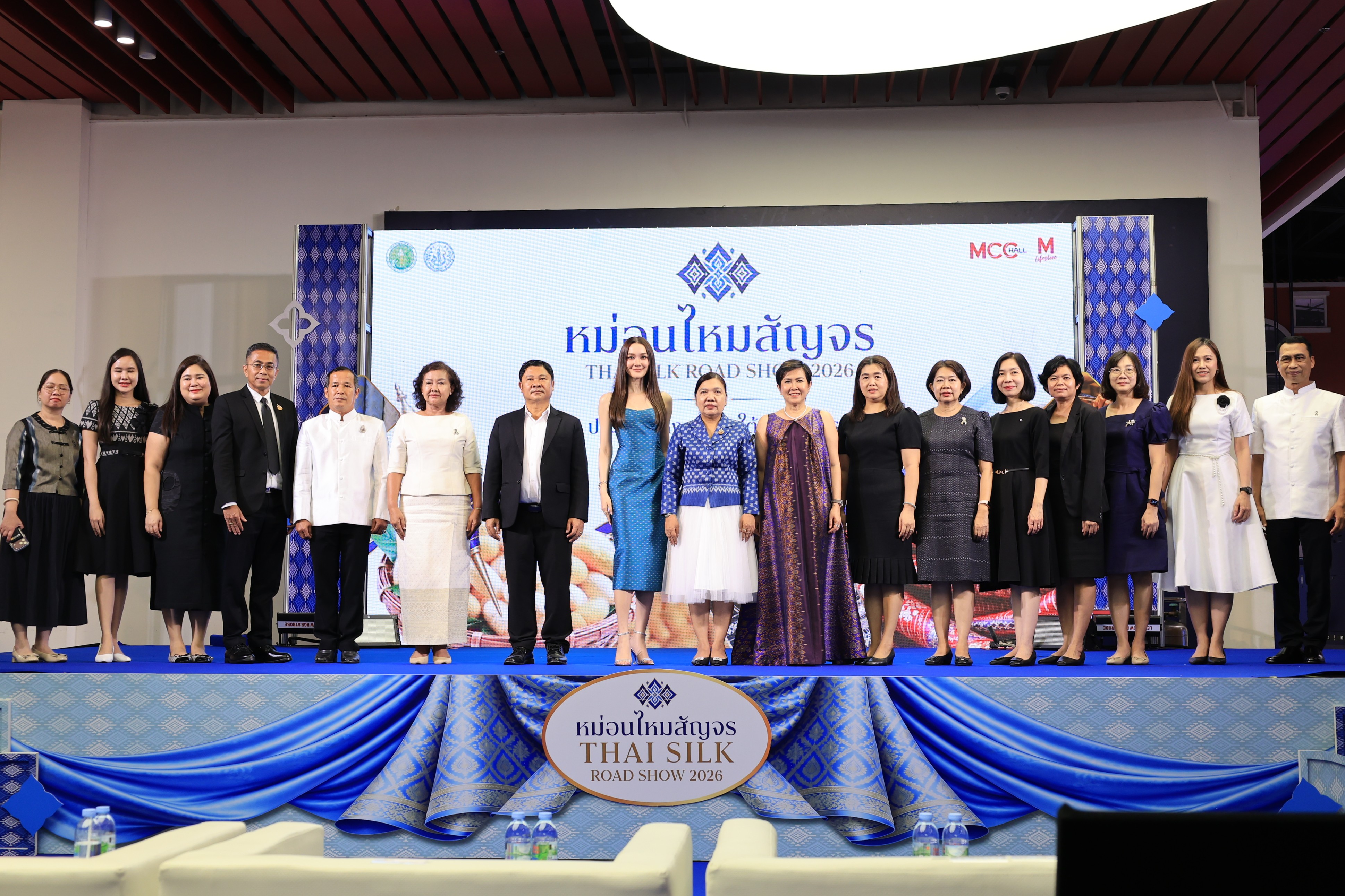 ส.ป.ก. ร่วมเป็นเกียรติในพิธีเปิดงานโครงการประชาสัมพันธ์และส่งเสริมการจำหน่ายผ้าไหมและผลิตภัณฑ์หม่อนไหมสัญจร ณ กรุงเทพมหานครและจังหวัดนนทบุรี ครั้งที่ 2 (ข่าวแชร์)