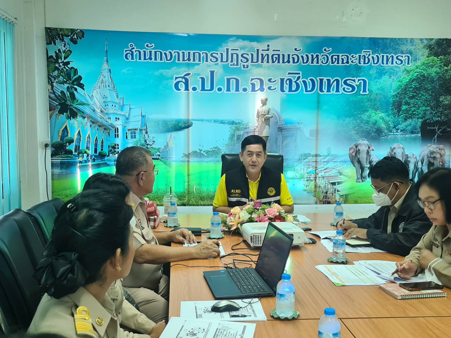 หัวหน้าผู้ตรวจราชการกรม (ส.ป.ก.) ประชุมติดตามผลการดำเนินงานตามแผนการตรวจราชการของ ส.ป.ก. ประจำปีงบประมาณ พ.ศ. 2566 รอบที่ 2 เขตตรวจราชการที่ 8 (จังหวัดฉะเชิงเทรา)