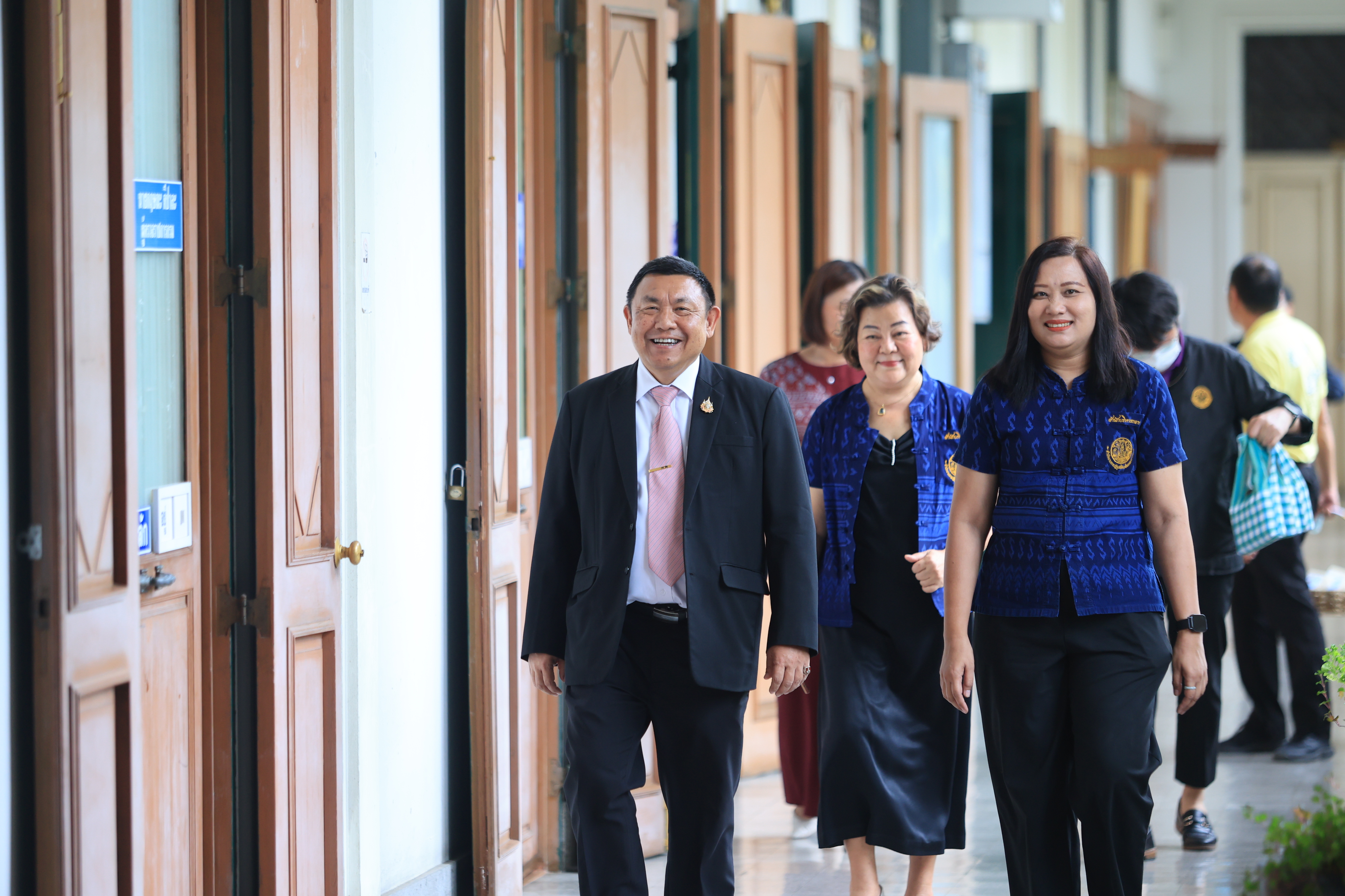 น้องส่งพี่... อำลาผู้เกษียณอายุราชการ We wish you the best retirement.