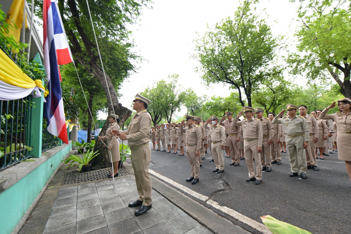 เลขาธิการ ส.ป.ก. นำคณะผู้บริหาร เจ้าหน้าที่ ส.ป.ก. ร่วมร้องเพลงชาติเนื่องในวันพระราชทานธงชาติไทย 28 กันยายน (Thai National Flag Day)