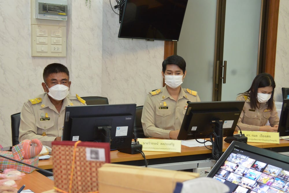 title - เลขาฯ ส.ป.ก. เปิดโครงการฝึกอบรมออนไลน์ หลักสูตร การพัฒนาช่องทางด้านการตลาดสินค้าเกษตรออนไลน์ 