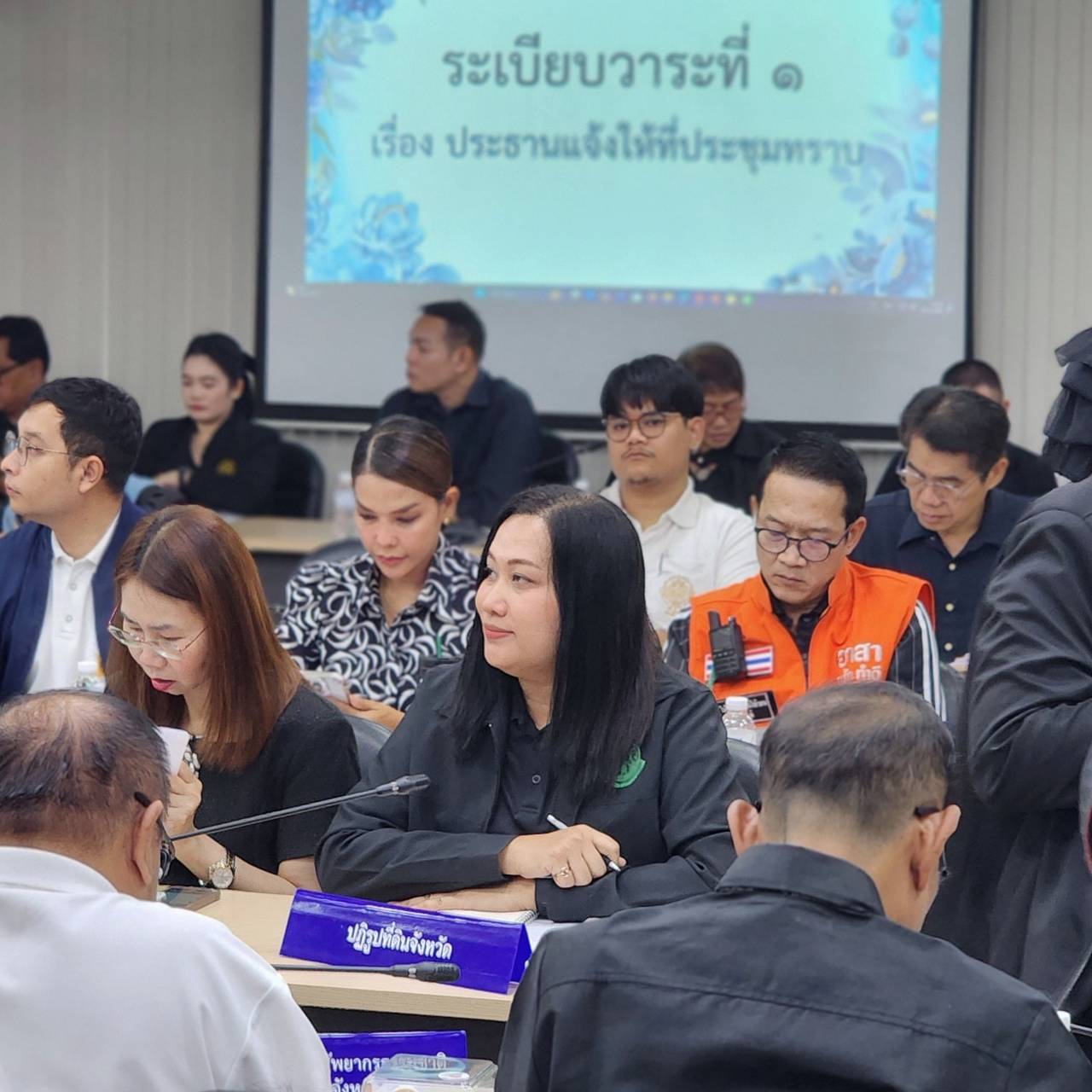 title - นางสาวอมรรัตน์ แขวงโสภา ปฏิรูปที่ดินจังหวัดพระนครศรีอยุธยา เข้าร่วมประชุมคณะกรรมการอำนวยการจัดงานพิธีถวายดอกไม้จันทน์ จังหวัดพระนครศรีอยุธยา งานพระราชพิธีถวายพระเพลิงพระบรมศพ สมเด็จพระนางเจ้าสิริกิติ์ พระบรมราชินีนาถ พระบรมราชชนนีพันปีหลวง ครั้งที่ ๒/๒๕๖๙ 
