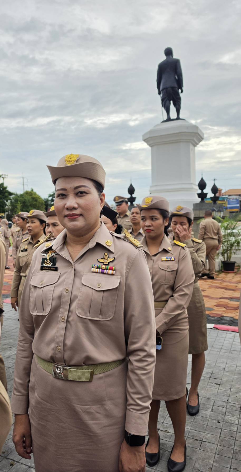 title -  ปฏิรูปที่ดินจังหวัดพระนครศรีอยุธยา พร้อมเจ้าหน้าที่ สำนักงานการปฏิรูปที่ดินจังหวัดพระนครศรีอยุธยา ร่วมกิจกรรมเคารพธงชาติและร้องเพลงชาติไทย เนื่องในวันพระราชทานธงชาติไทย (Thai National Flag Day) ประจำปี 2569 