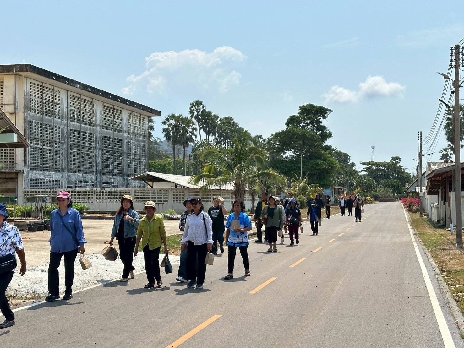 title - ส.ป.ก.พระนครศรีอยุธยา จัดการศึกษาดูงานโครงการที่ดินพระราชทานจังหวัดพระนครศรีอยุธยา ปีงบประมาณ พ.ศ. ๒๕๖๙ หลักสูตร การศึกษาดูงานการพัฒนาตามแนวทางพระราชดำริ ณ ศูนย์ศึกษาการพัฒนาอ่าวคุ้งกระเบน อันเนื่องมาจากพระราชดำริ จังหวัดจันทบุรี