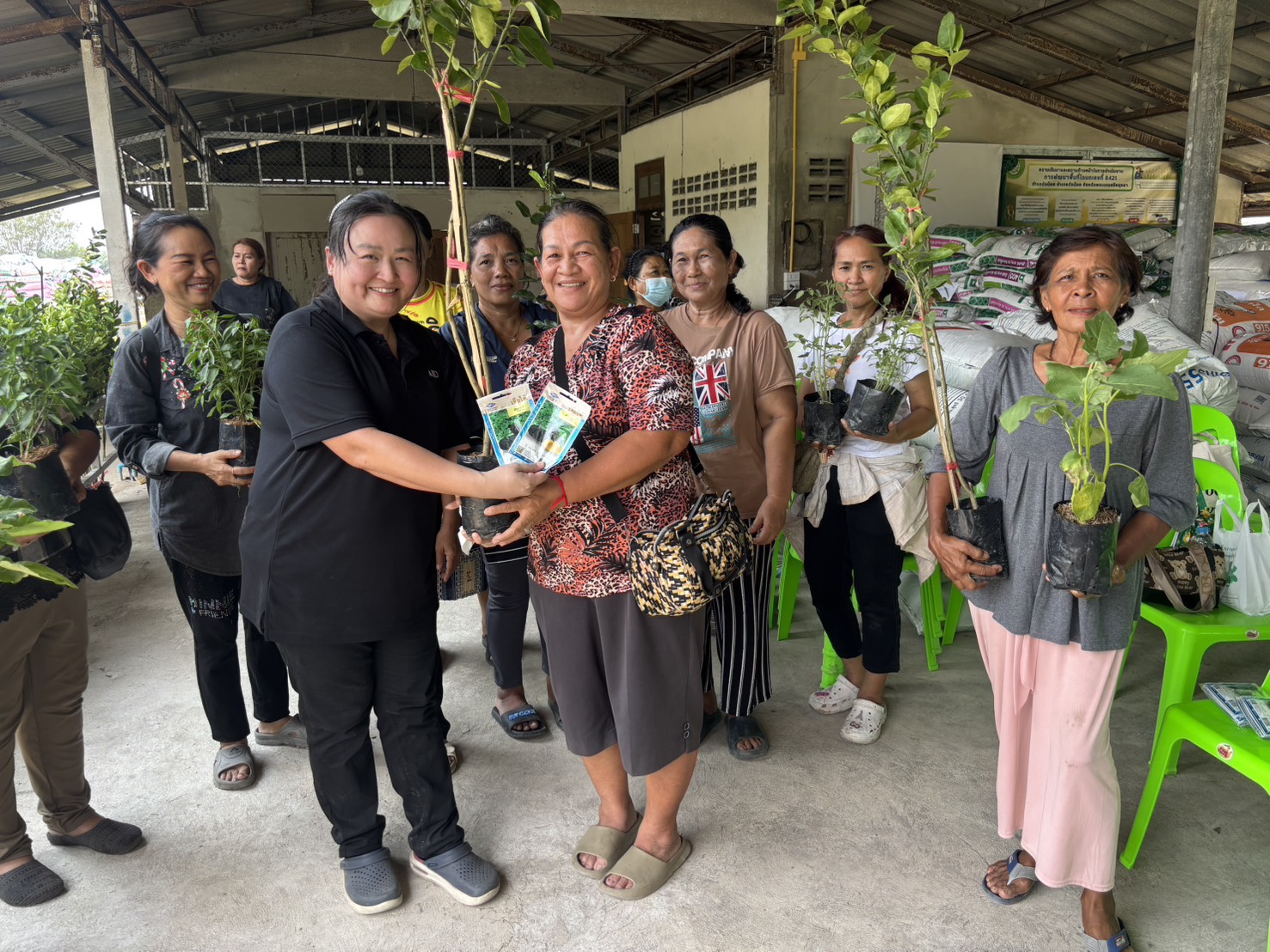 title - ส.ป.ก.พระนครศรีอยุธยา จัดฝึกอบรมเกษตรกรภายใต้โครงการระบบส่งเสริมเกษตรแบบแปลงใหญ่ กิจกรรมส่งเสริมการเกษตรแบบแปลงใหญ่ในเขตปฏิรูปที่ดิน ปีงบประมาณ พ.ศ. ๒๕๖๙ หลักสูตรที่ ๘ จัดทำเวทีสรุปผลการดำเนินงานและมอบปัจจัยการผลิต 