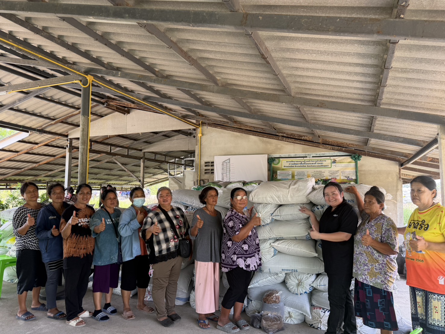 title - ส.ป.ก.พระนครศรีอยุธยา จัดฝึกอบรมเกษตรกรภายใต้โครงการระบบส่งเสริมเกษตรแบบแปลงใหญ่ กิจกรรมส่งเสริมการเกษตรแบบแปลงใหญ่ในเขตปฏิรูปที่ดิน ปีงบประมาณ พ.ศ. ๒๕๖๙ หลักสูตรที่ ๘ จัดทำเวทีสรุปผลการดำเนินงานและมอบปัจจัยการผลิต 