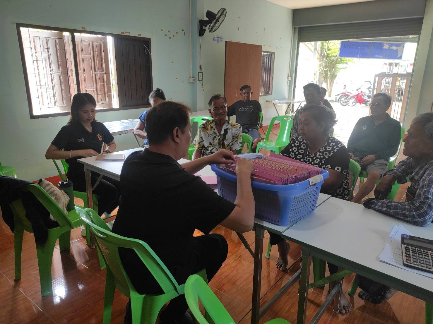 title - ส.ป.ก.พระนครศรีอยุธยา ดำเนินการให้บริการรับชำระค่าเช่าที่ดินเพื่อเกษตรกรรม รับชำระสินเชื่่อเงินกองทุนฯ และสนันสนุนสินเชื่่อเงินกองทุนการปฏิรูปที่ดินเพื่อเกษตรกรรม เพื่อเป็นแหล่งเงินทุนดอกเบี้ยต่ำ ให้แก่เกษตรกร   ให้บริการในเขตปฏิรูปที่ดินตำบลข้าวงาม ตำบลวังน้อย อำเภอวังน้อย จังหวัดพระนครศรีอยุธยา